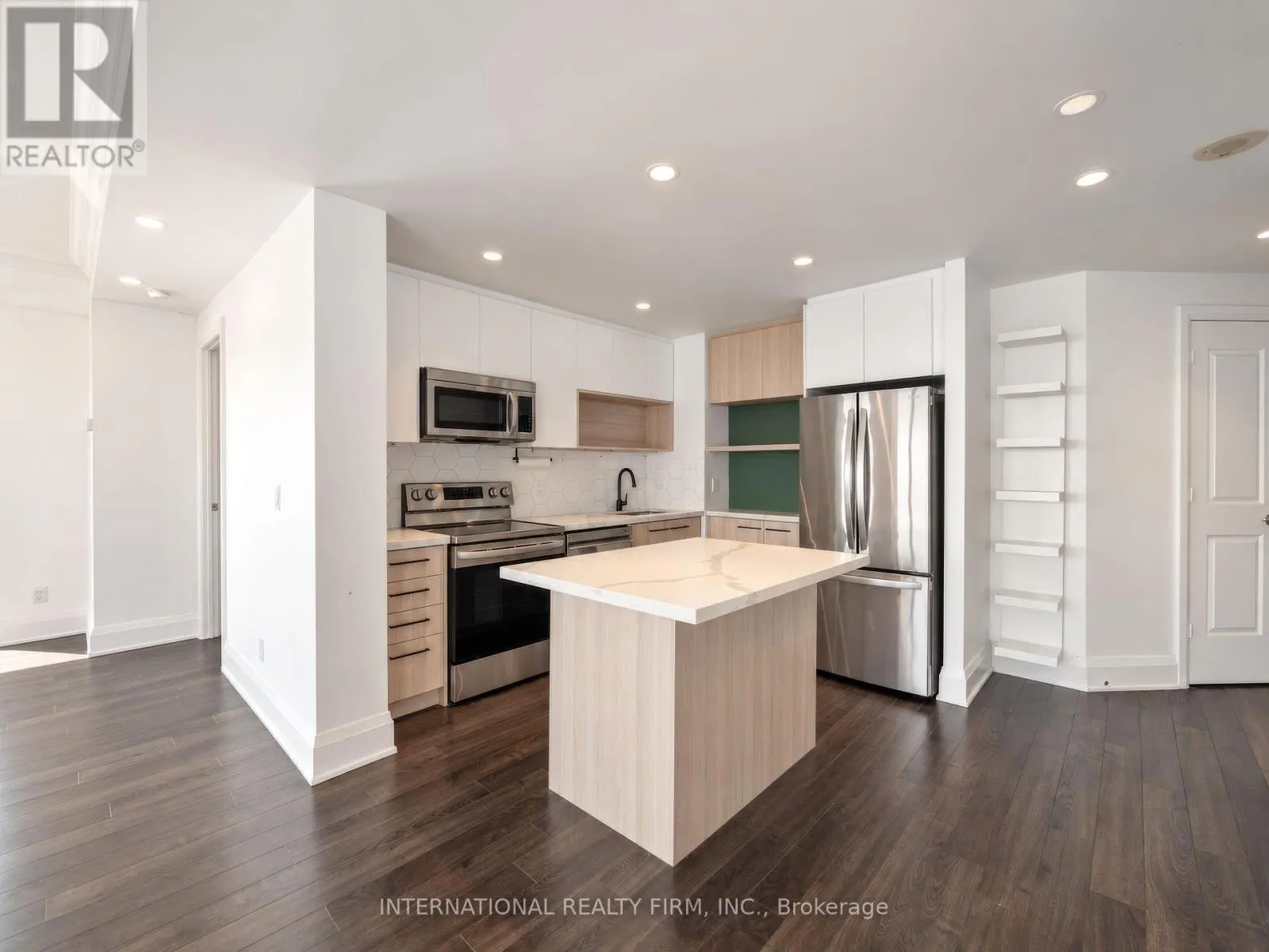 925 - 100 HARRISON GARDEN BOULEVARD
