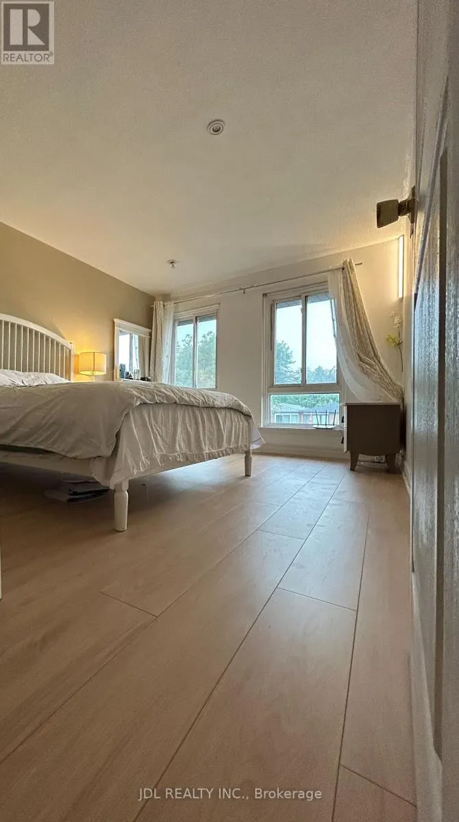 2ND FLOOR MASTER BEDROOM - 80 MOSEDALE CRES CRESCENT