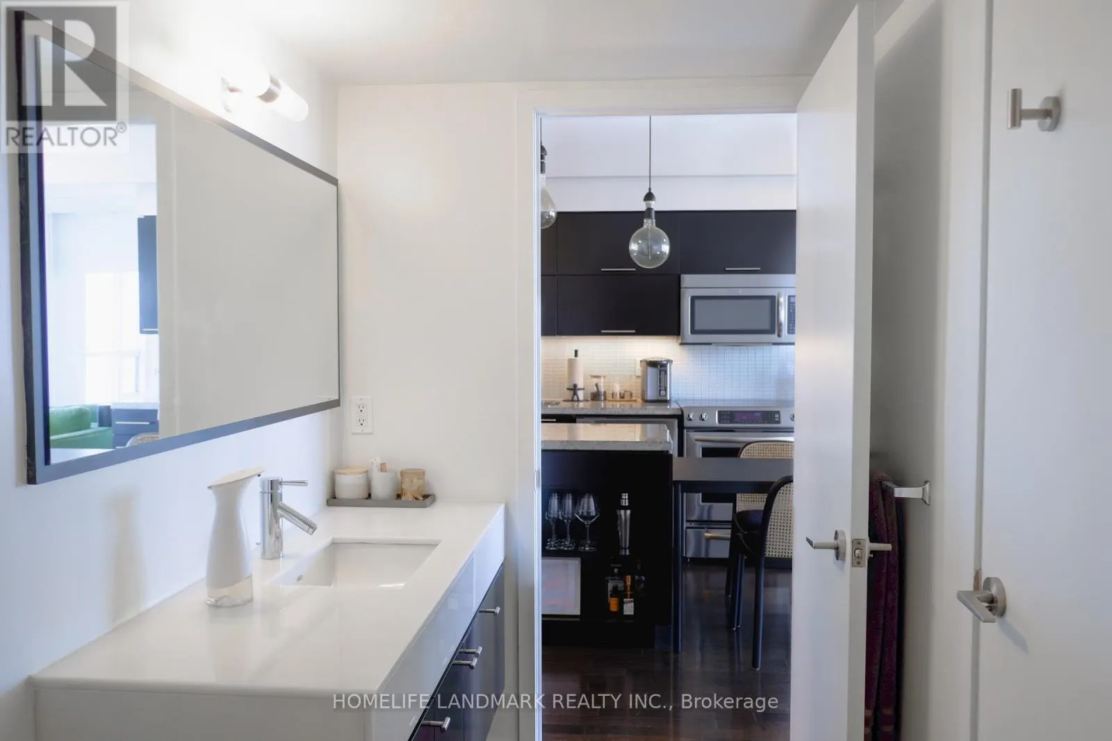3306 - 126 SIMCOE STREET