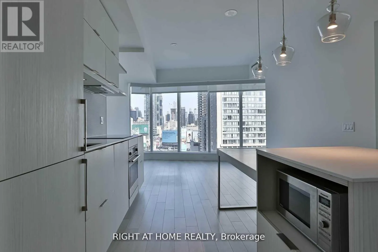 5614 - 197 YONGE STREET