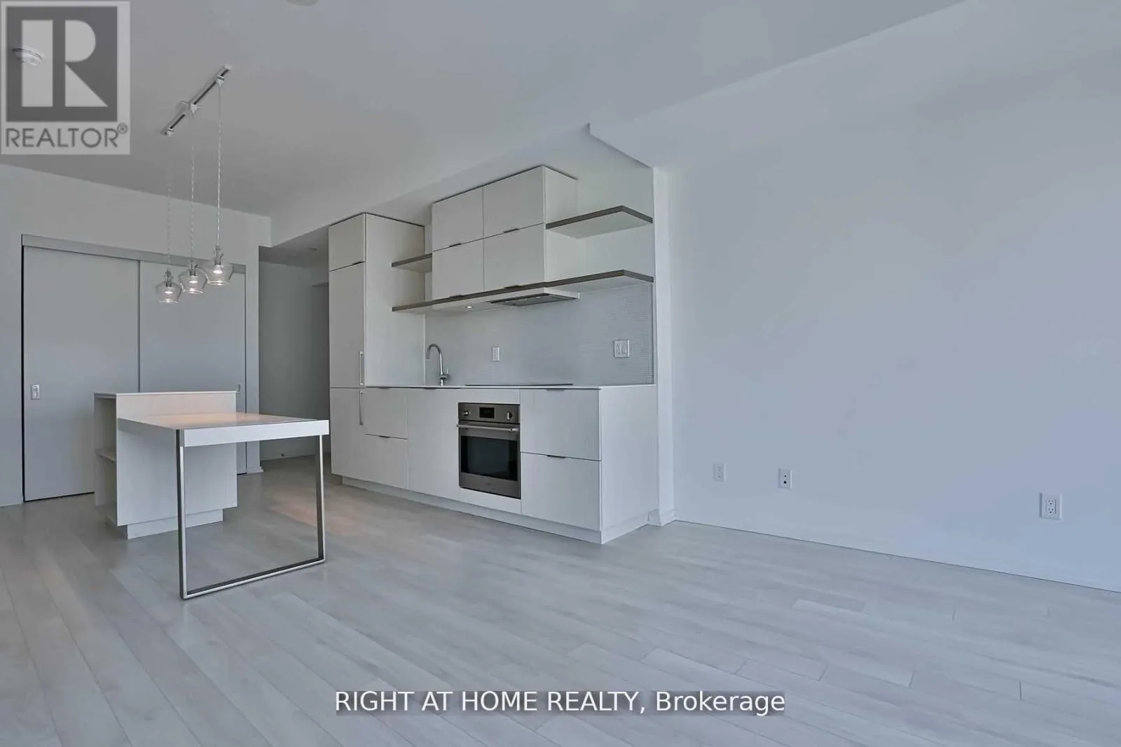 5614 - 197 YONGE STREET