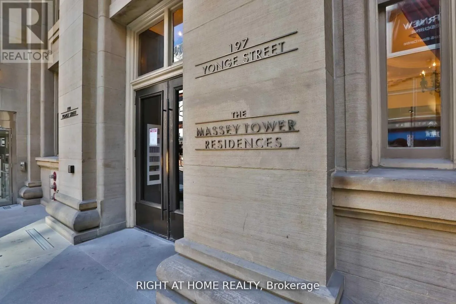 5614 - 197 YONGE STREET