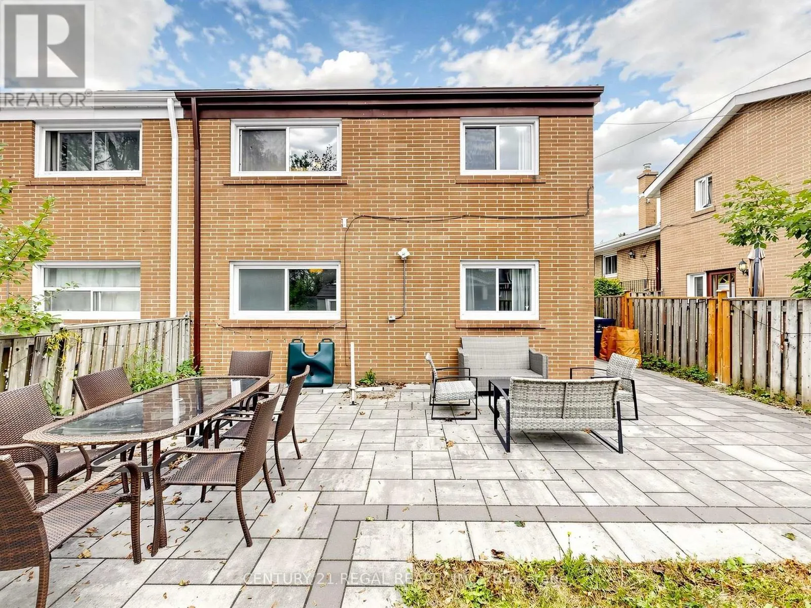 77 BILLINGTON CRESCENT
