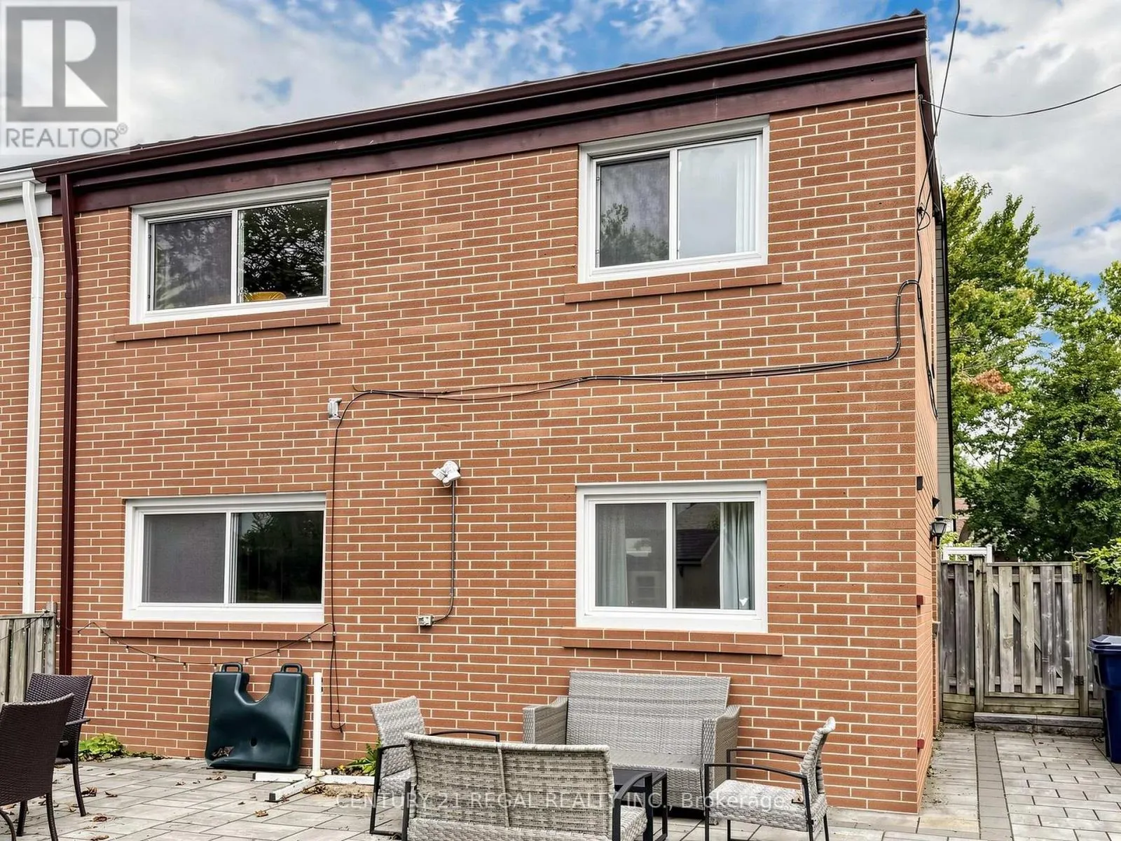 77 BILLINGTON CRESCENT