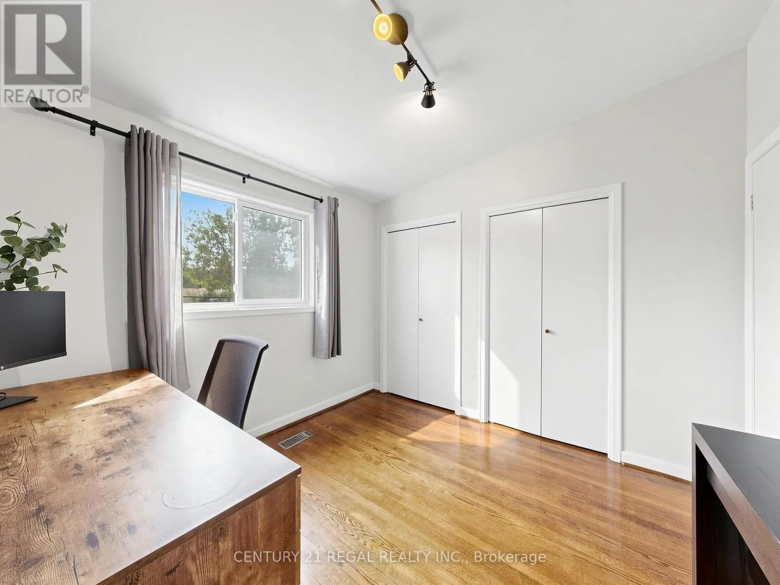 77 BILLINGTON CRESCENT