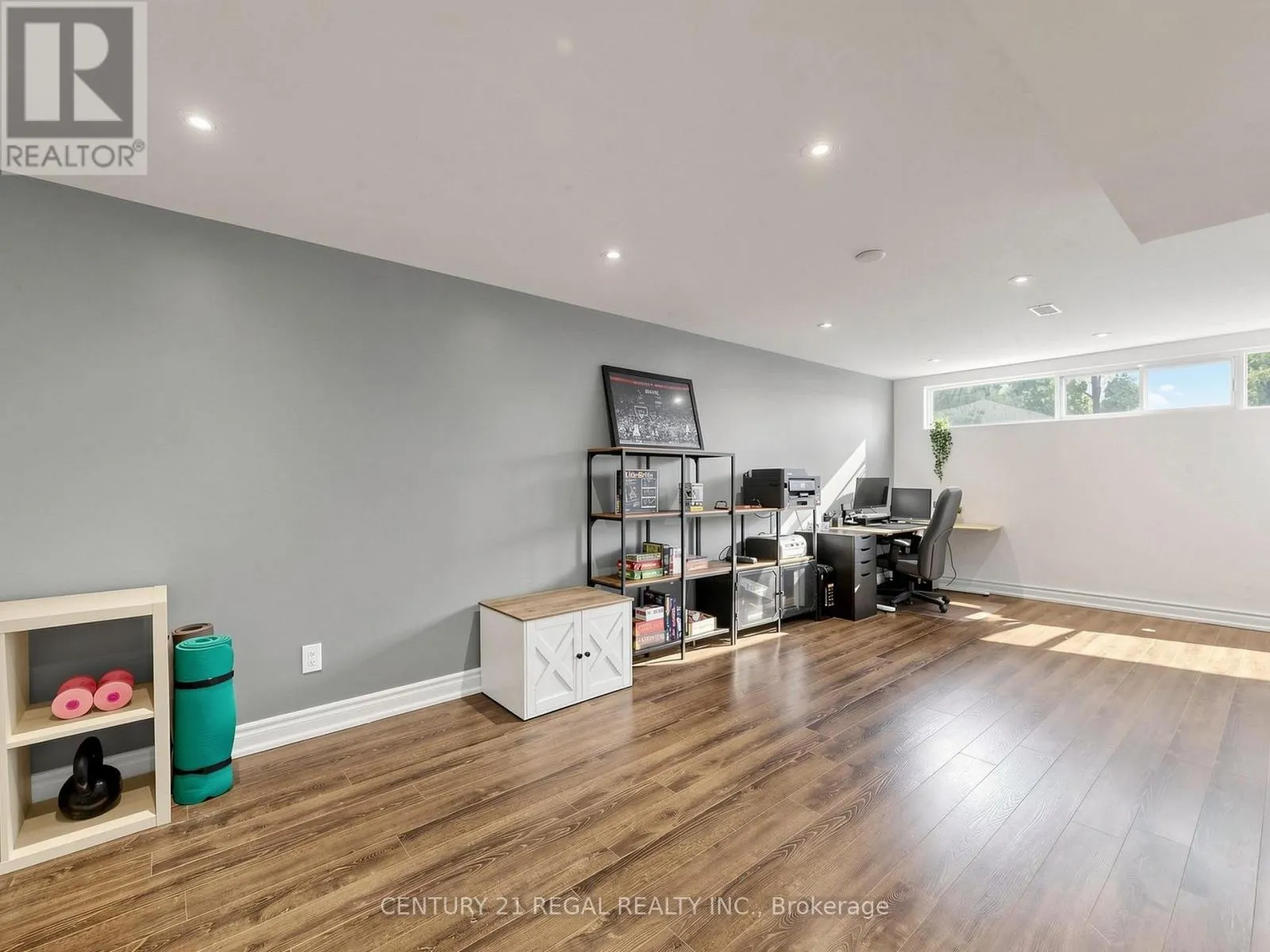 77 BILLINGTON CRESCENT