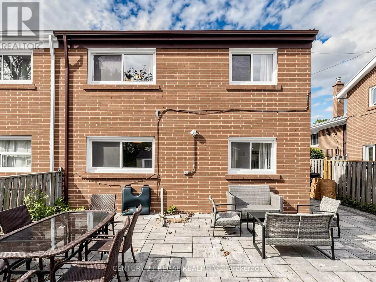 77 BILLINGTON CRESCENT