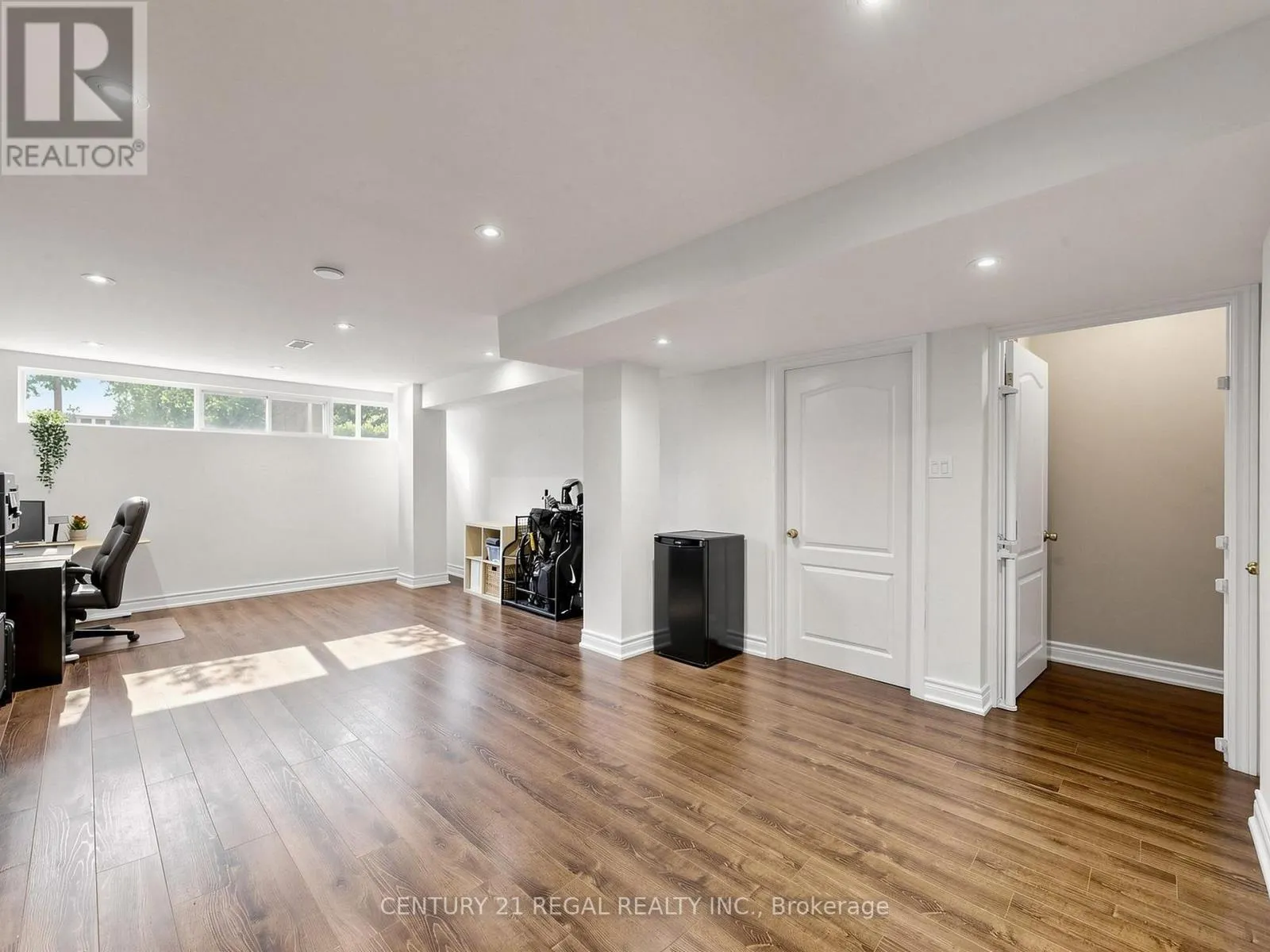77 BILLINGTON CRESCENT