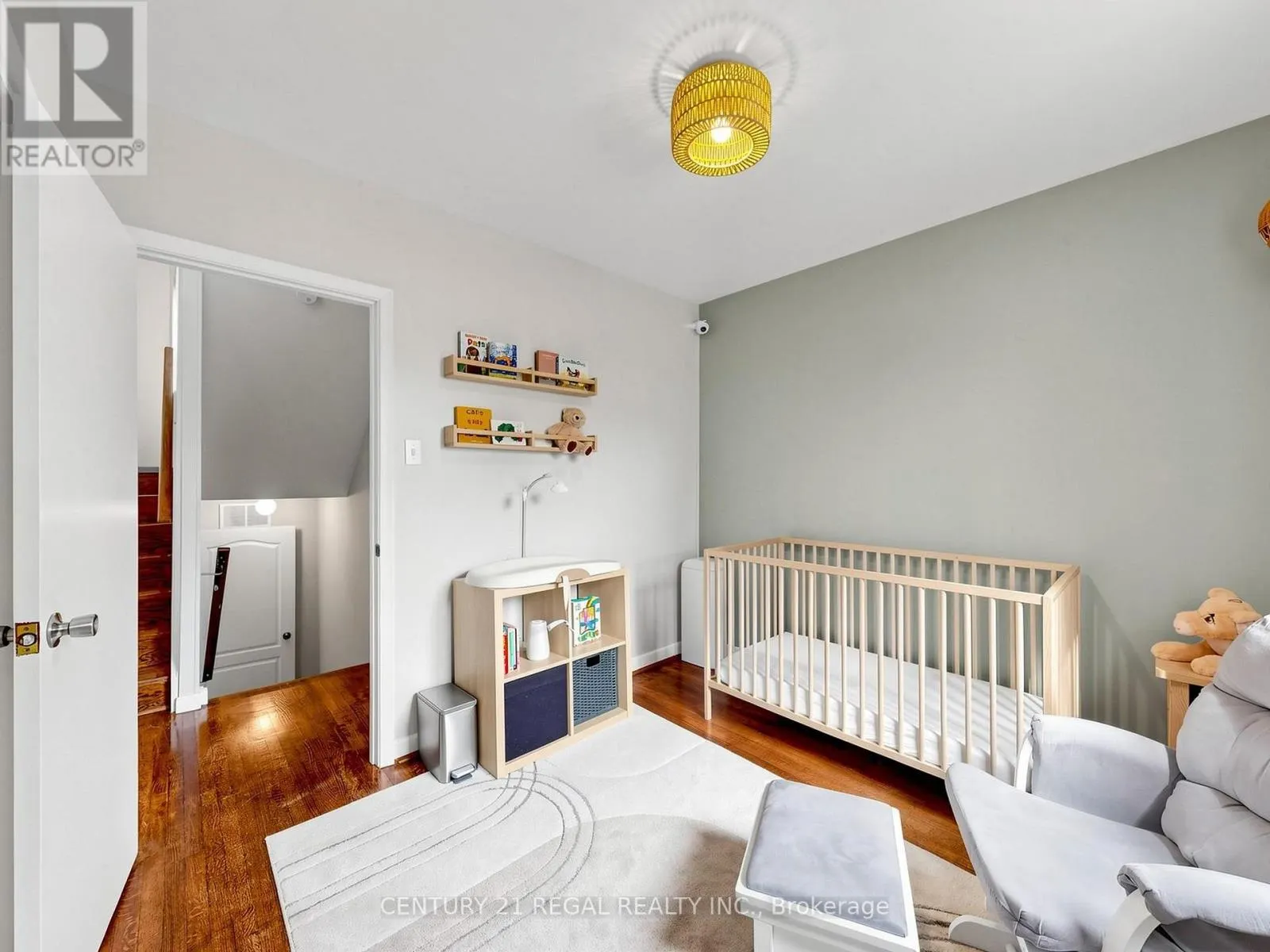77 BILLINGTON CRESCENT