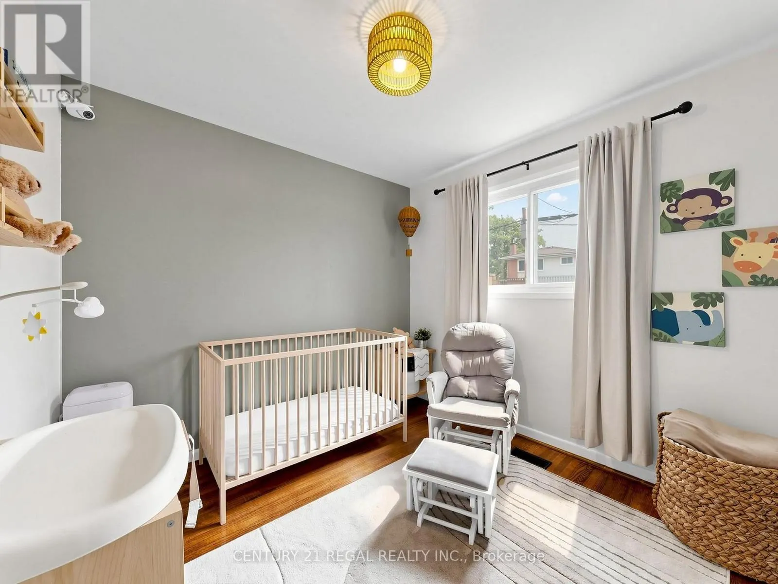 77 BILLINGTON CRESCENT