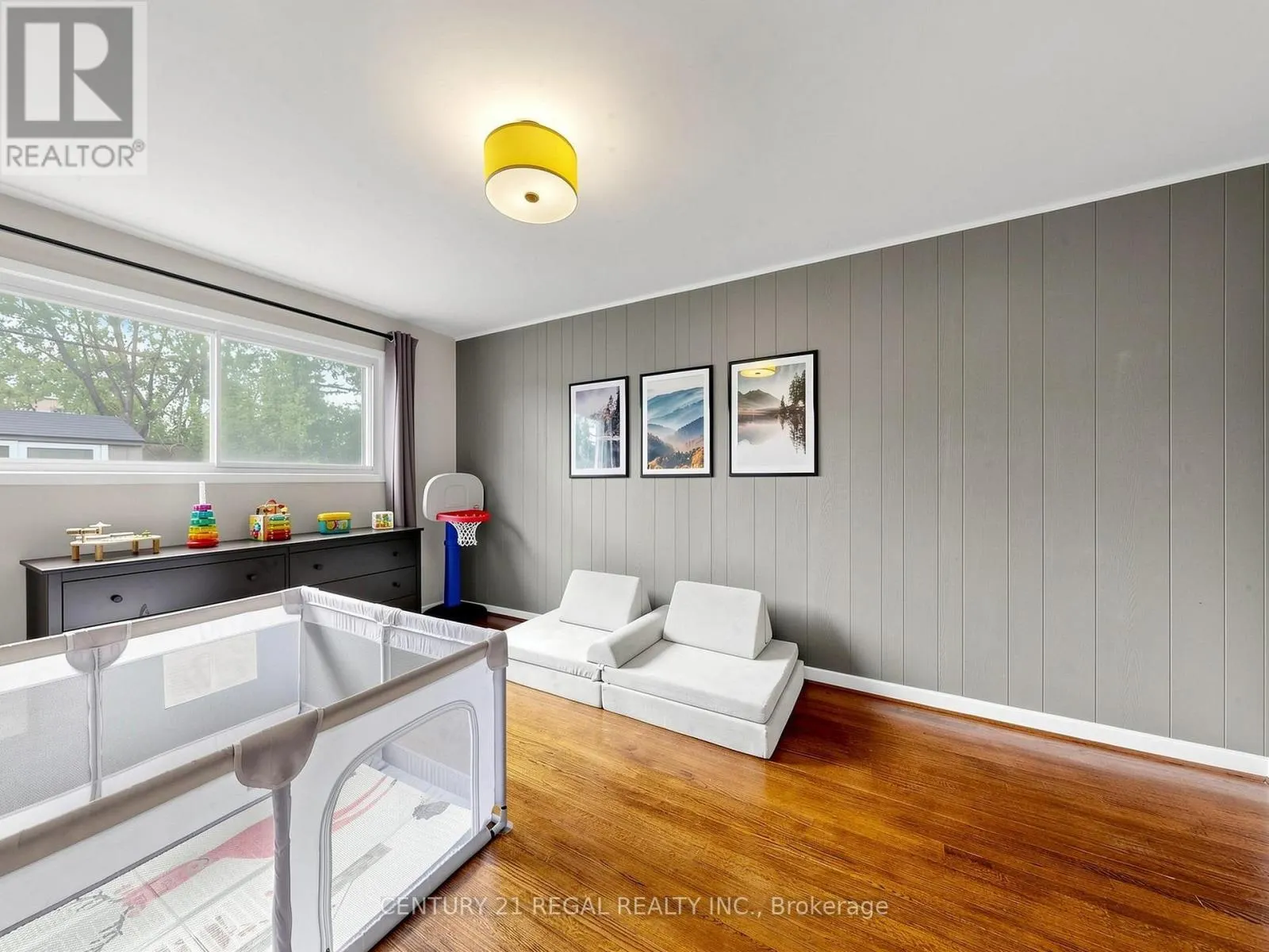 77 BILLINGTON CRESCENT