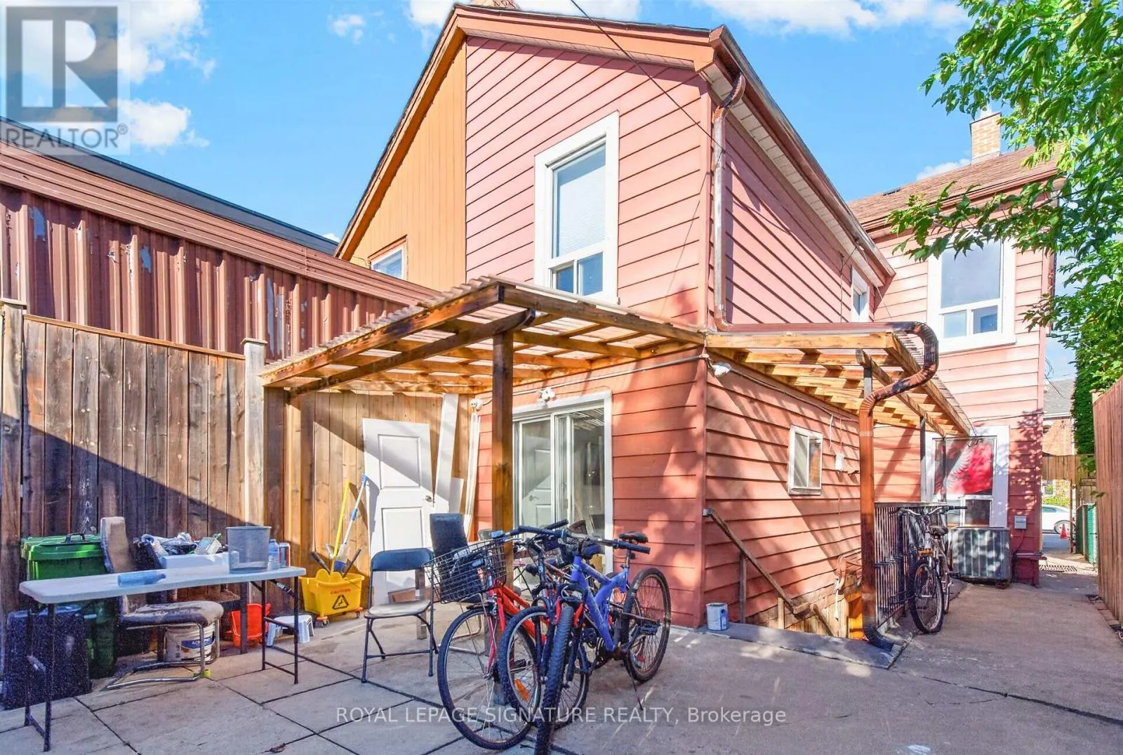 212 LIPPINCOTT STREET