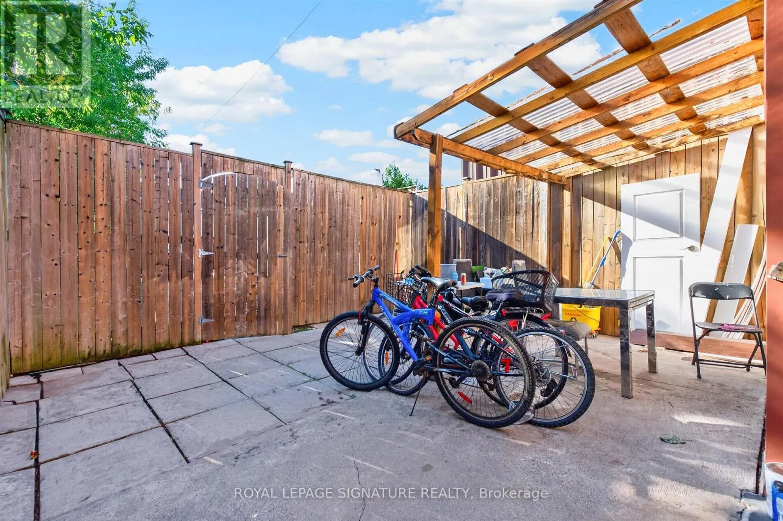 212 LIPPINCOTT STREET