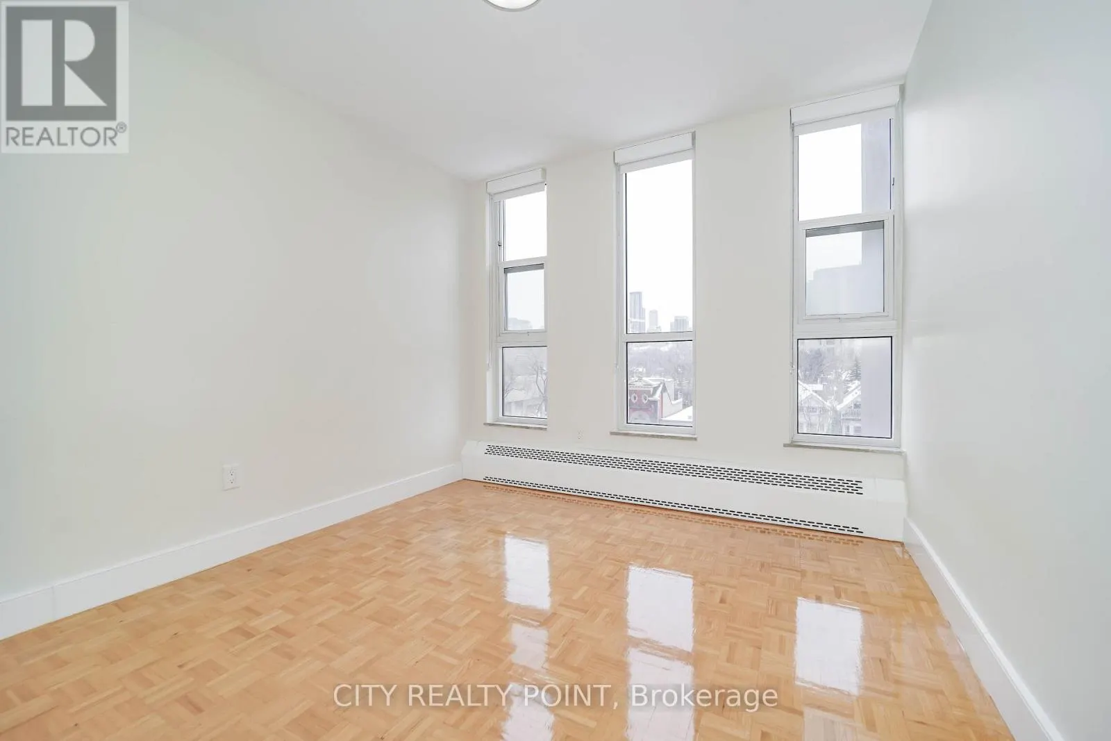 404 - 666 SPADINA AVENUE