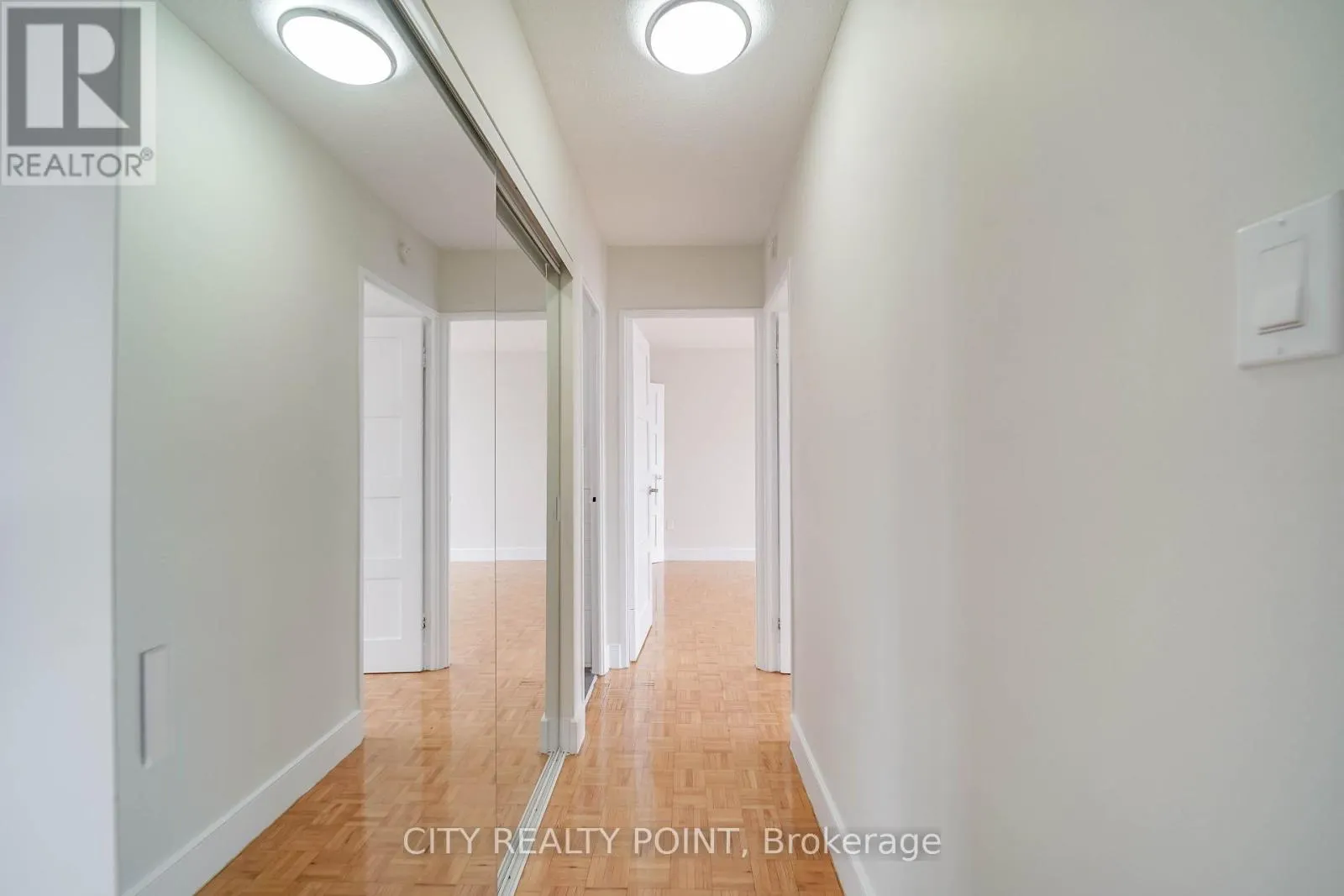 404 - 666 SPADINA AVENUE