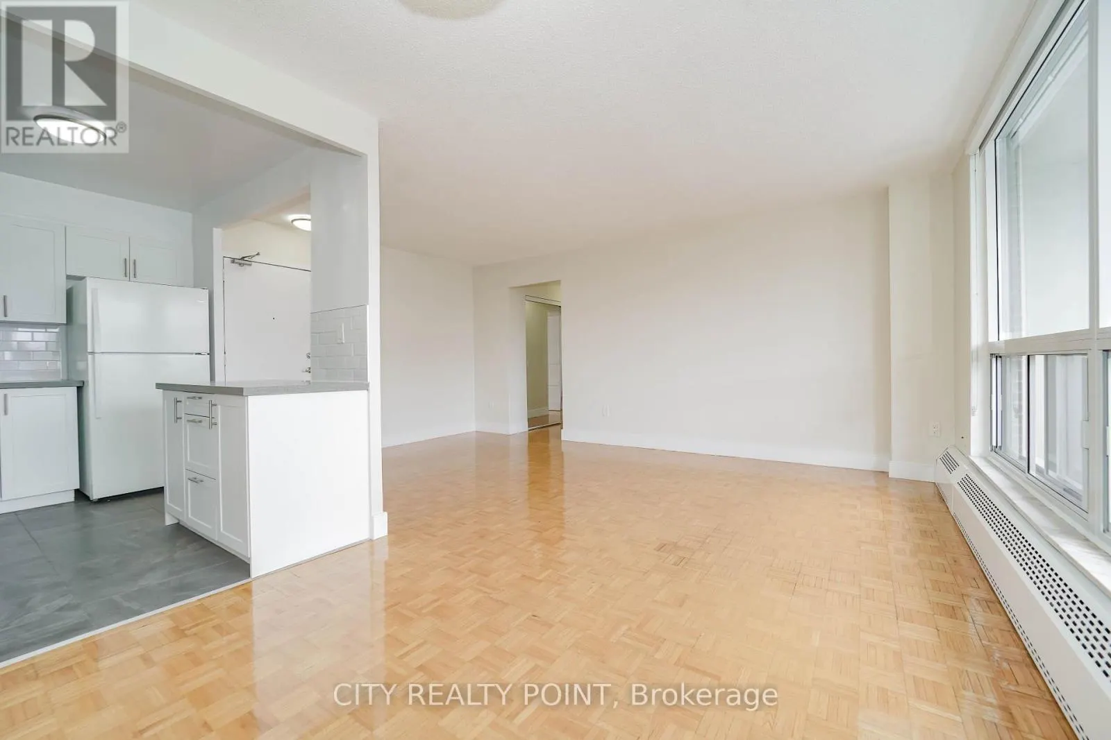 404 - 666 SPADINA AVENUE