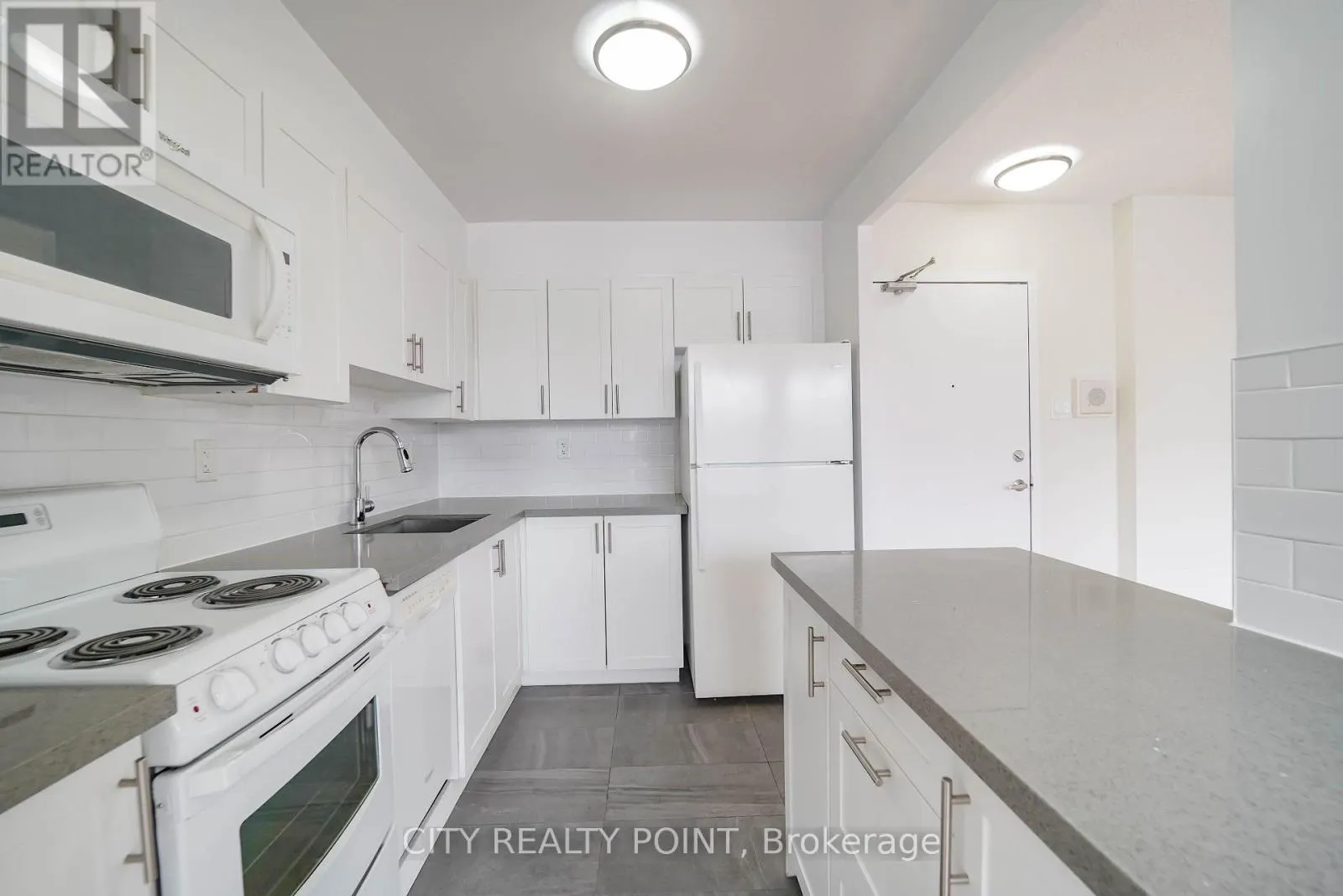 404 - 666 SPADINA AVENUE