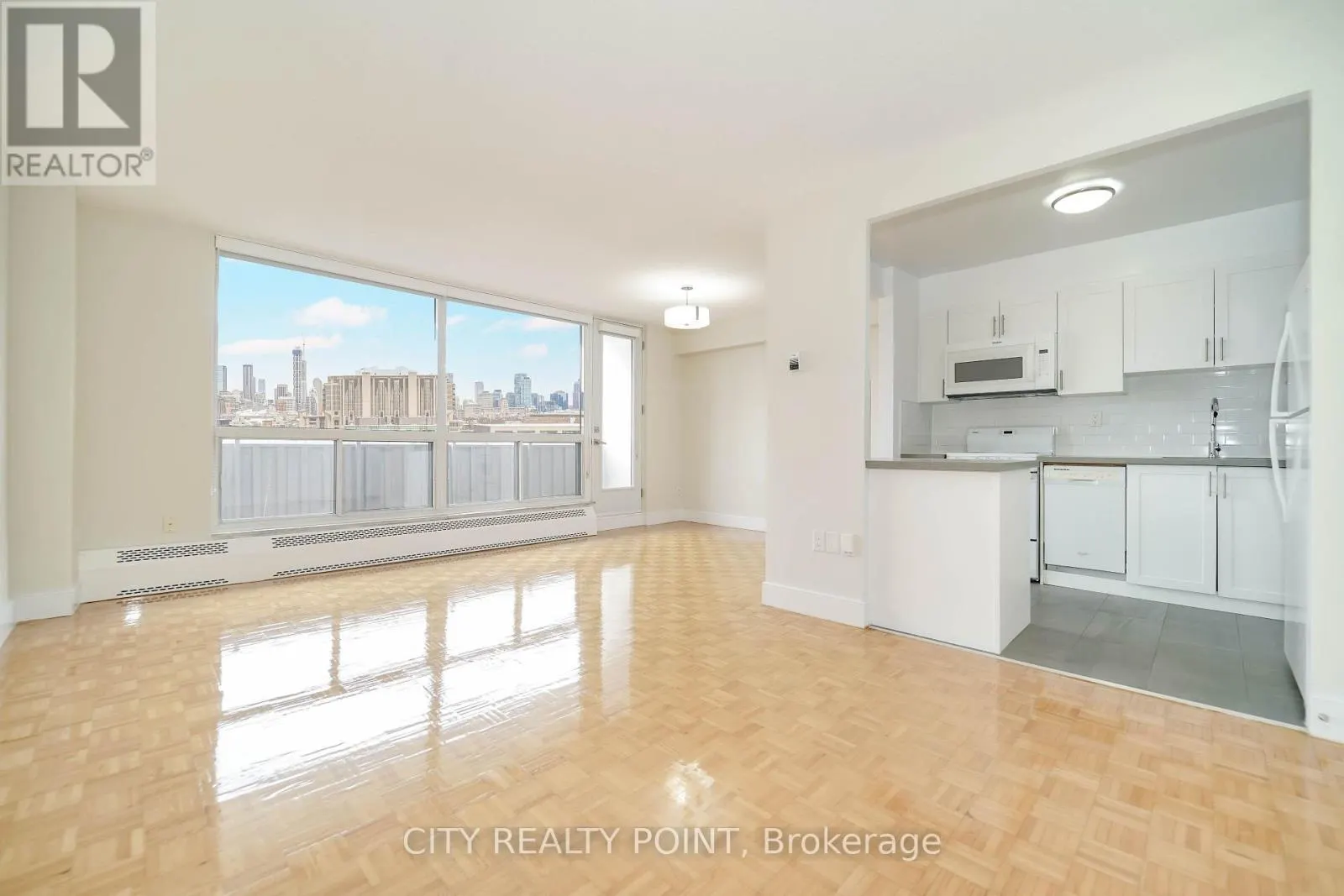 404 - 666 SPADINA AVENUE