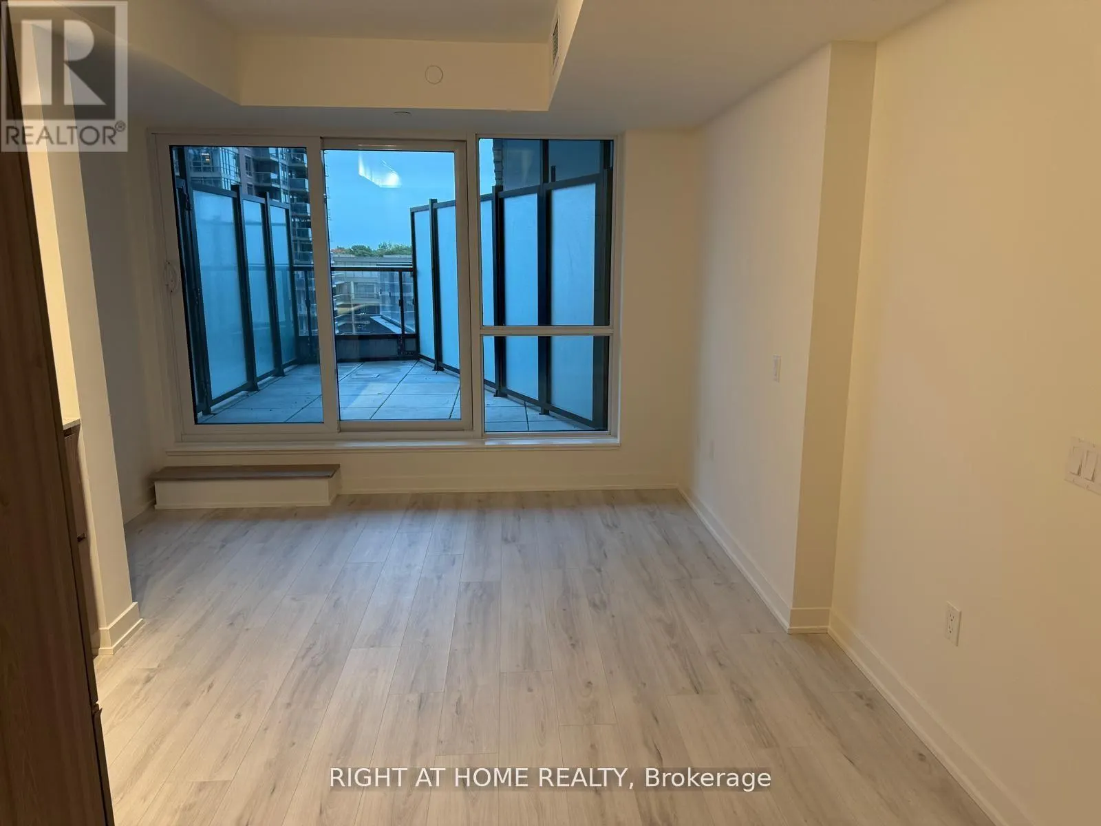 513 - 110 BROADWAY AVENUE