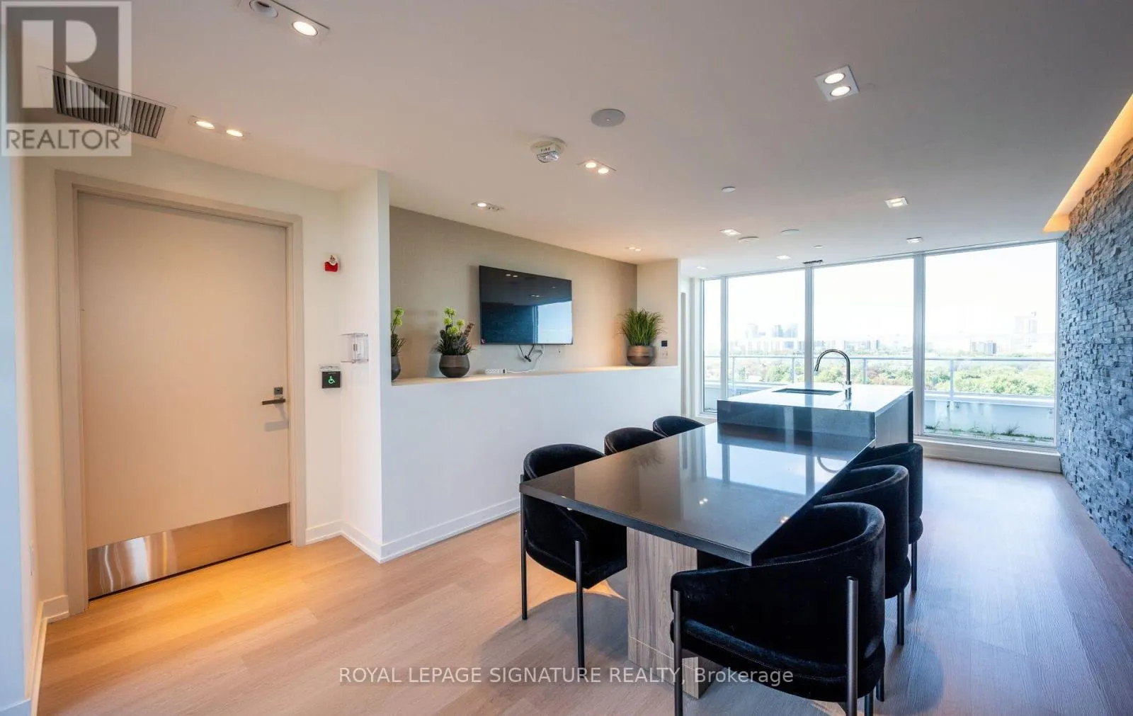 1407 - 10 DEERLICK COURT