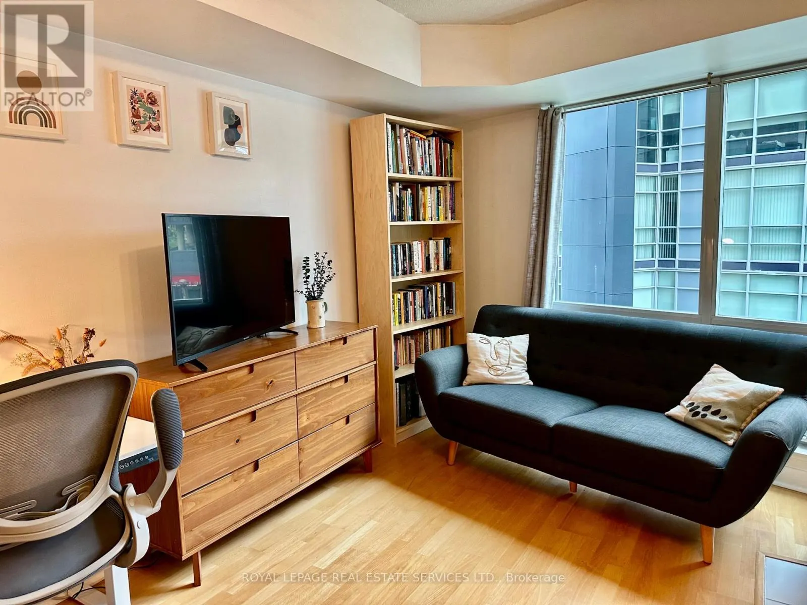 302 - 600 FLEET STREET
