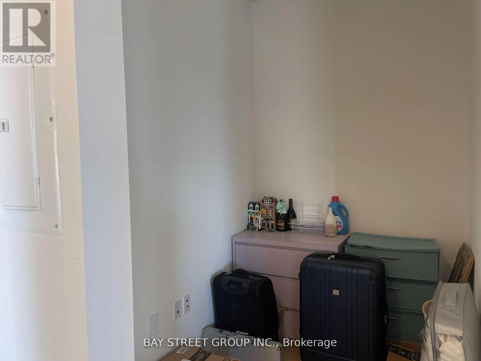 1010 - 34 TUBMAN AVENUE