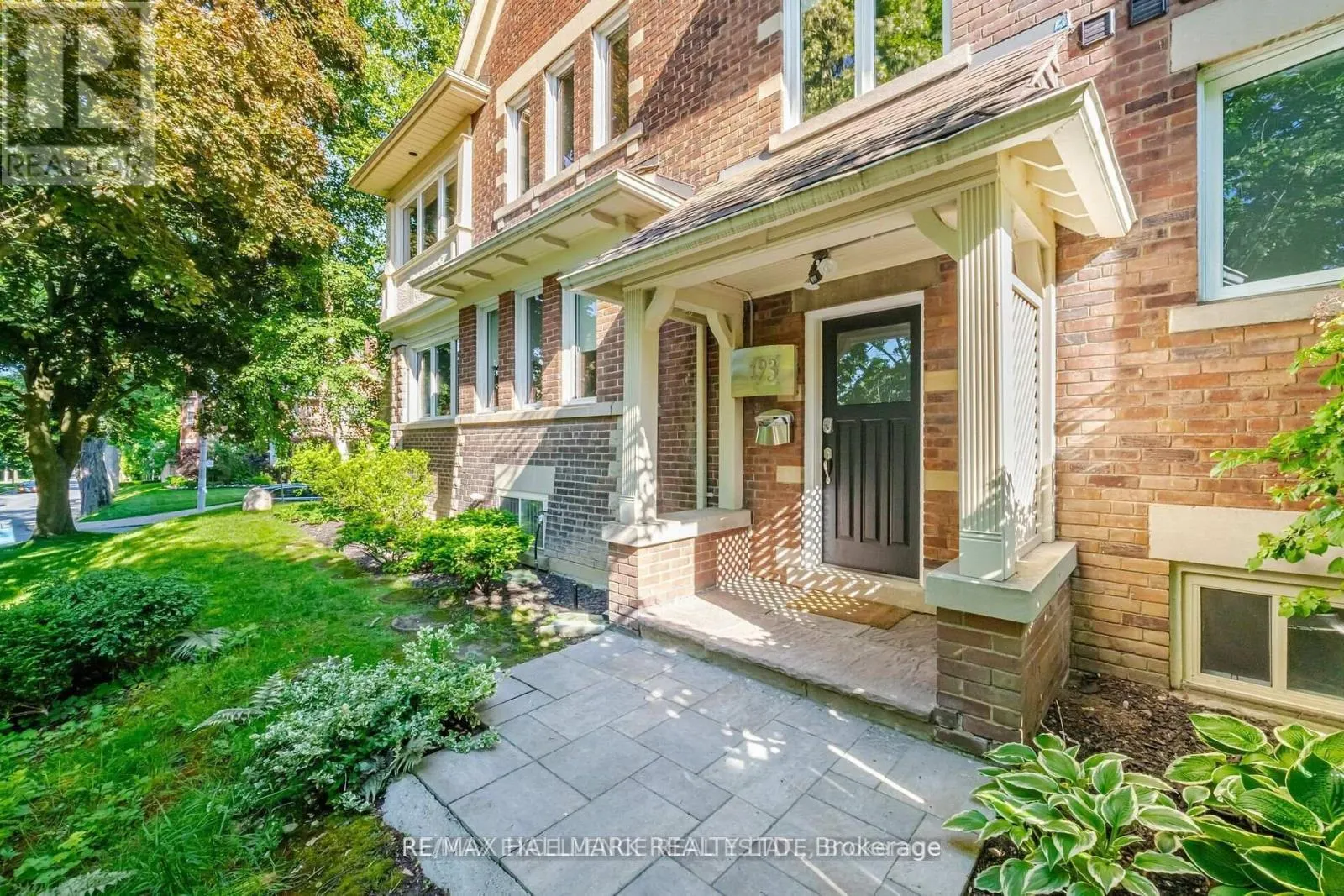 LOWER - 193 HEATH STREET W