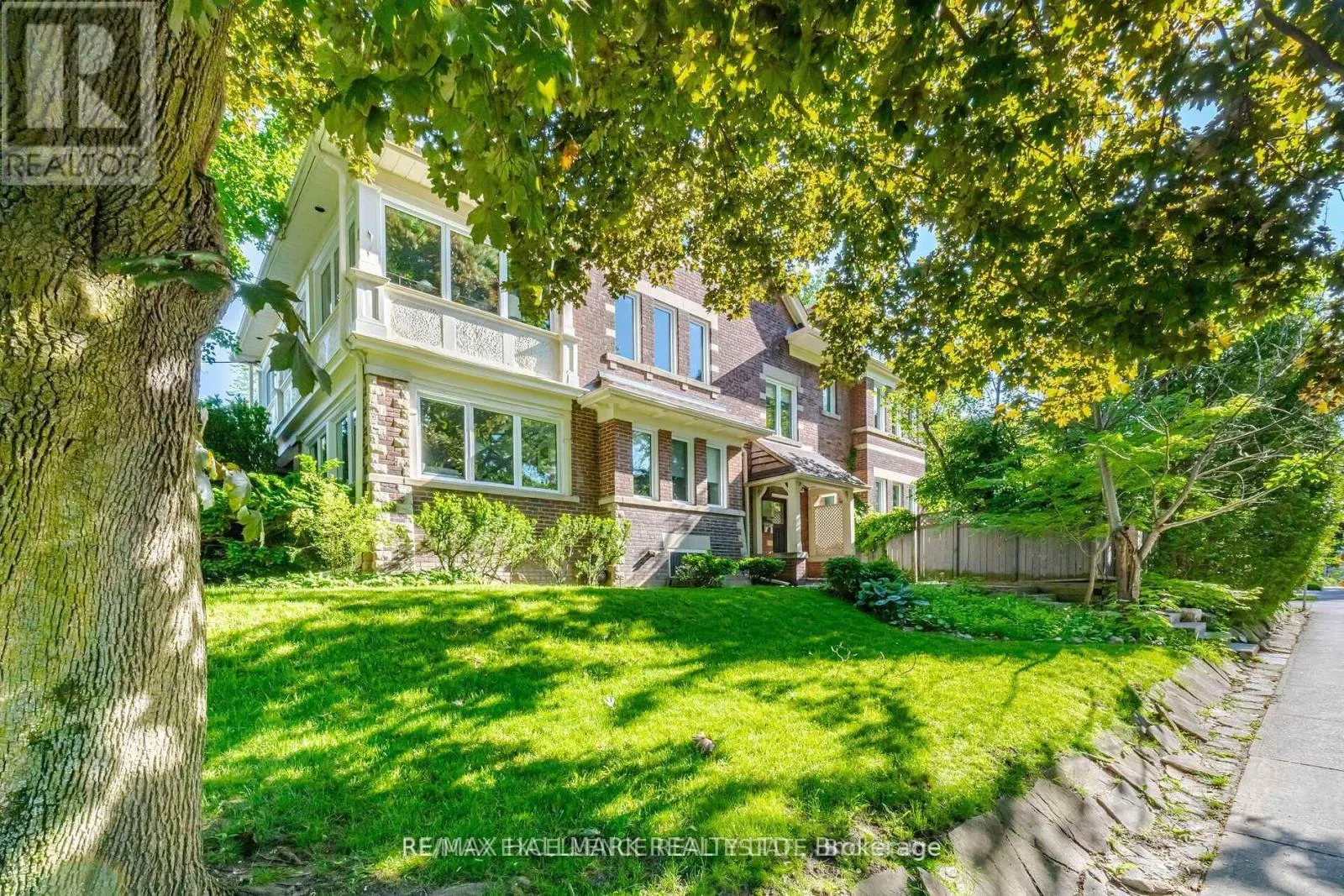 LOWER - 193 HEATH STREET W