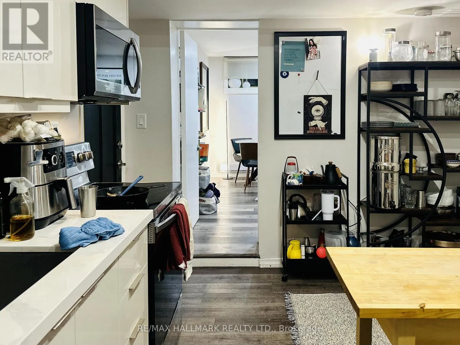 LOWER - 193 HEATH STREET W
