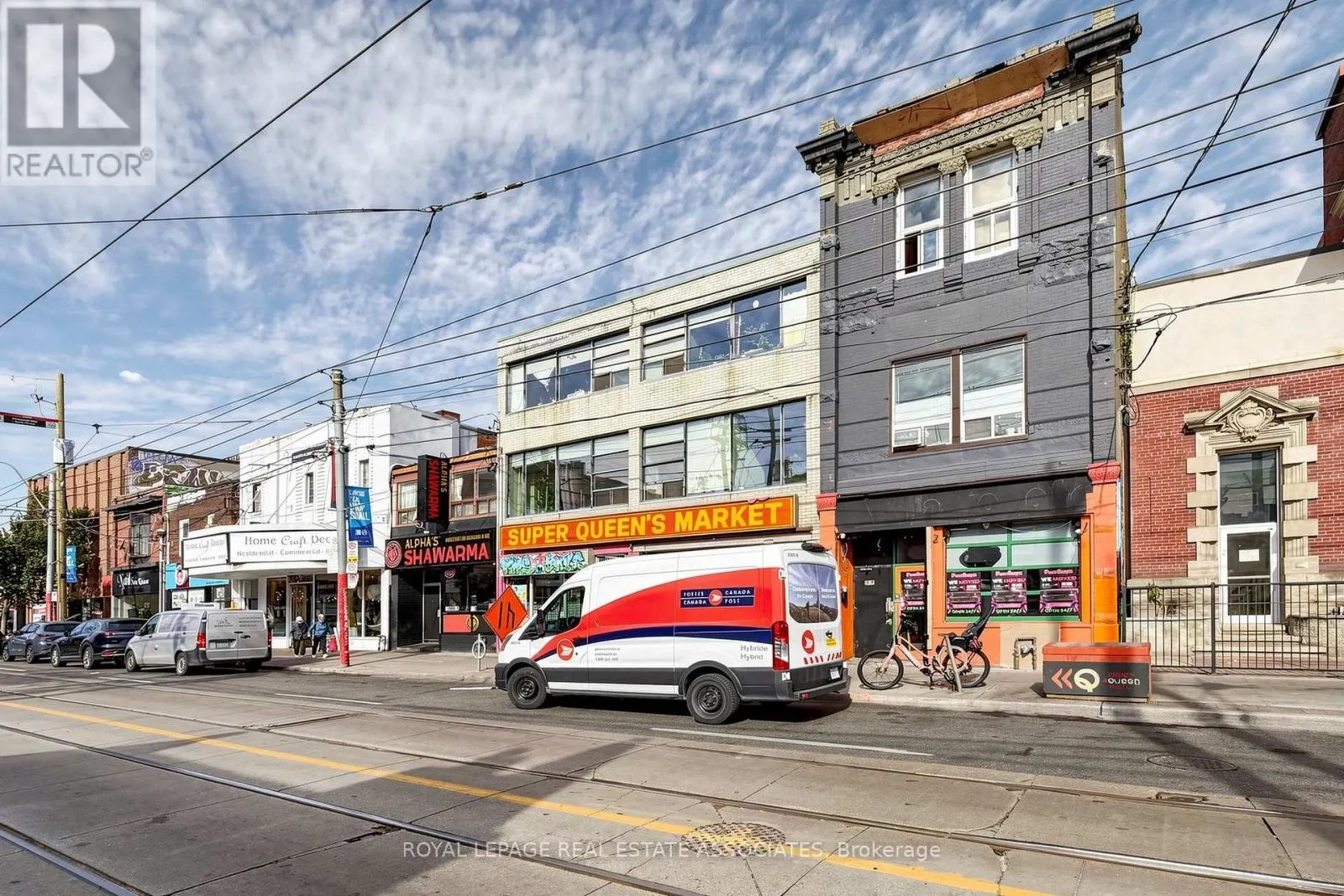 STOREFRONT - 592 QUEEN STREET W