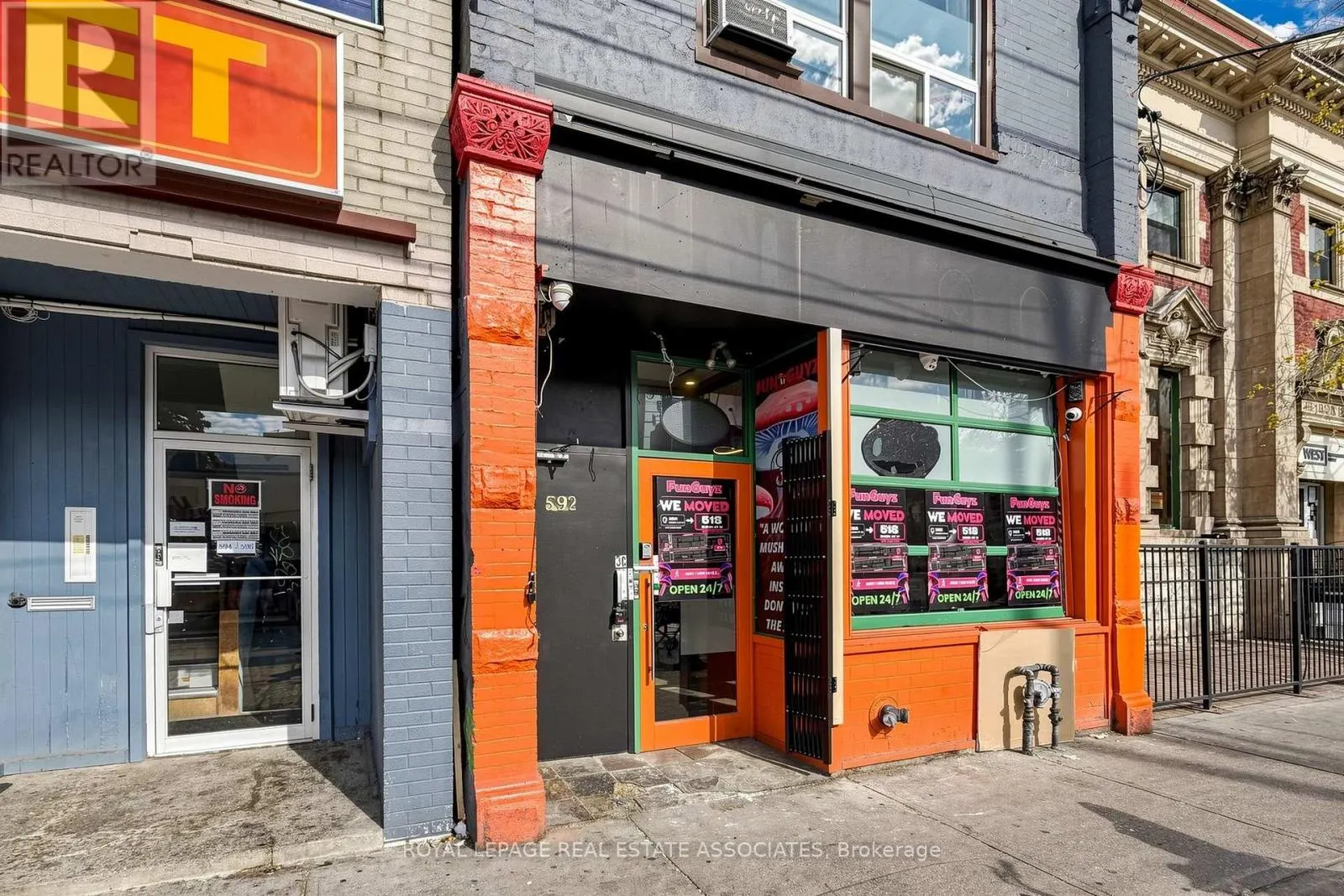 STOREFRONT - 592 QUEEN STREET W
