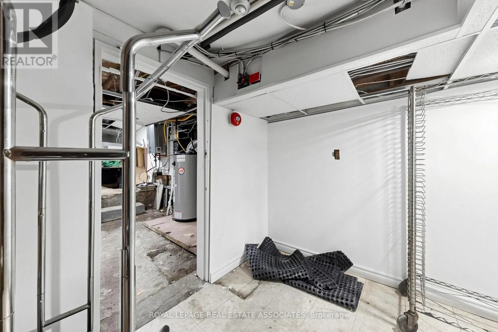 REAR - 592 QUEEN STREET W