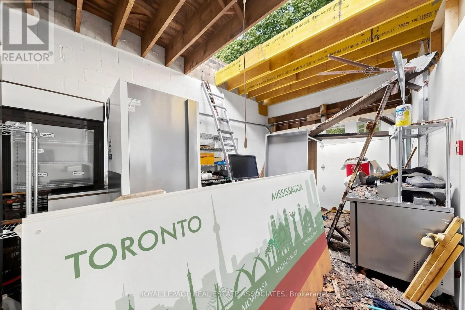REAR - 592 QUEEN STREET W