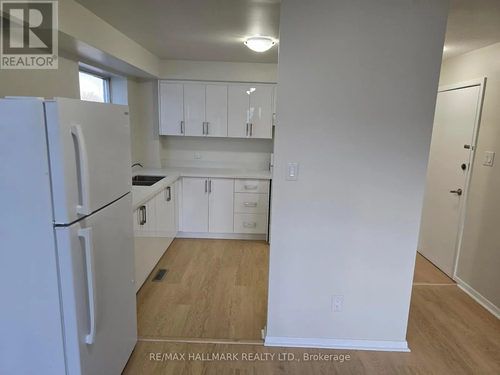 1 - 914 SHEPPARD AVENUE W