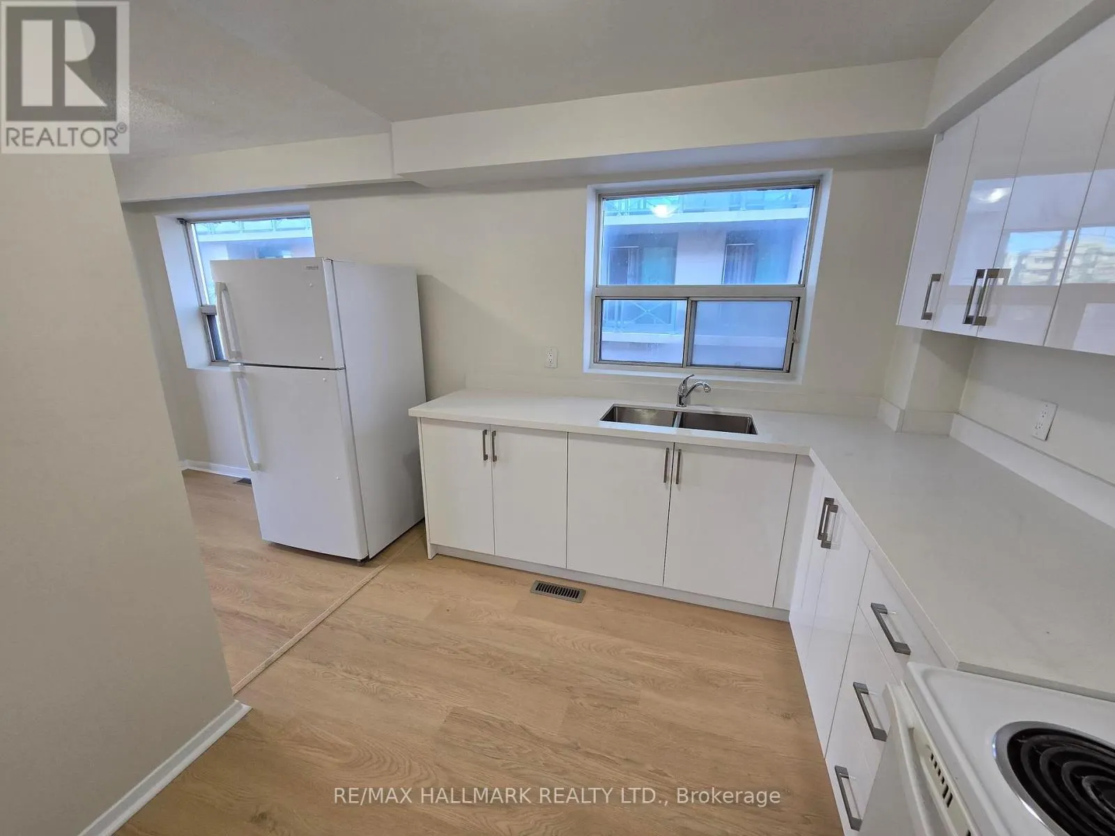 1 - 914 SHEPPARD AVENUE W
