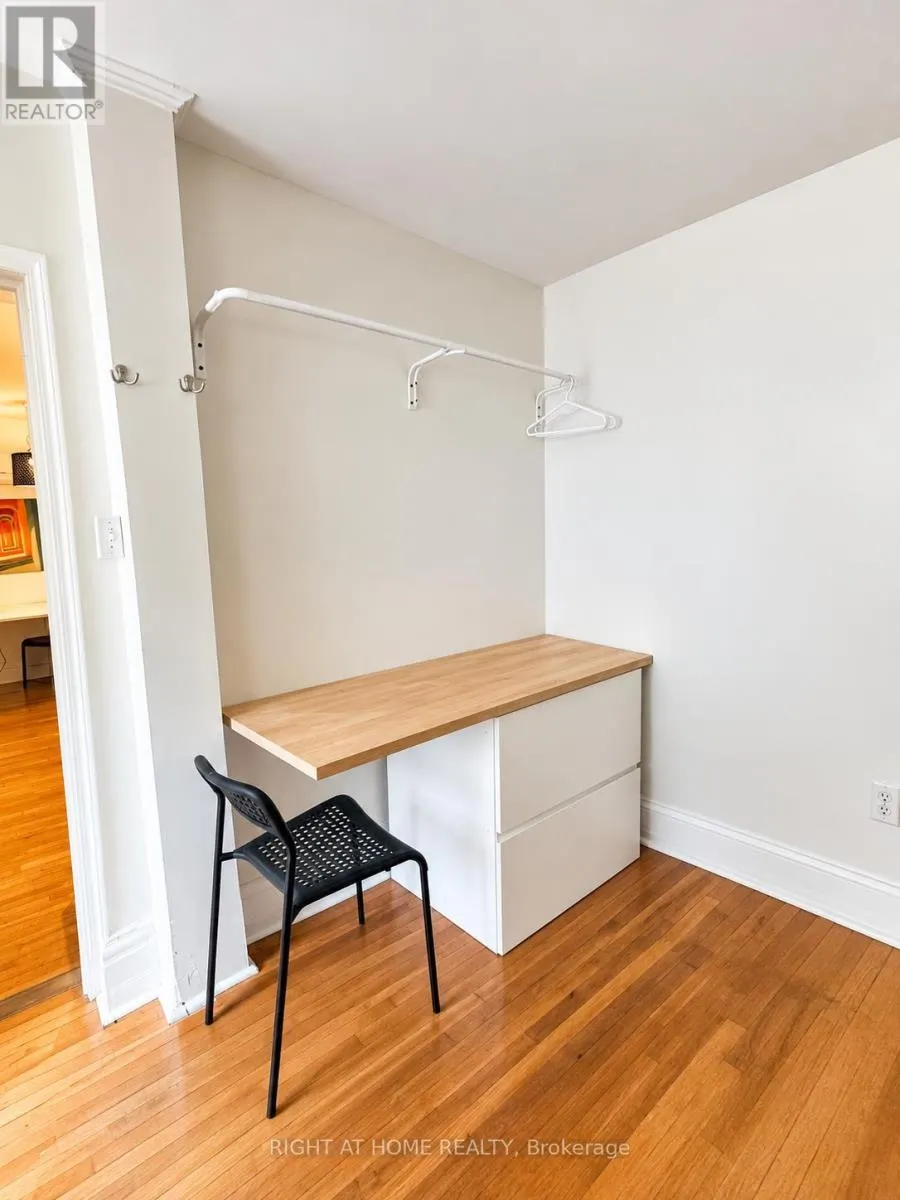 MAIN FLOOR - 10 BORDEN STREET