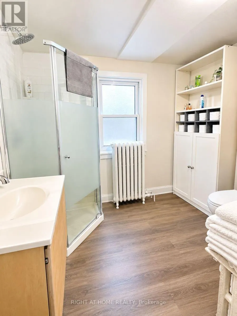 MAIN FLOOR - 10 BORDEN STREET