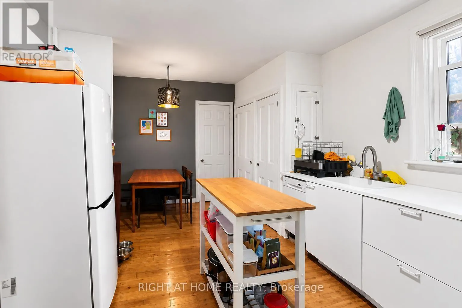 MAIN FLOOR - 10 BORDEN STREET