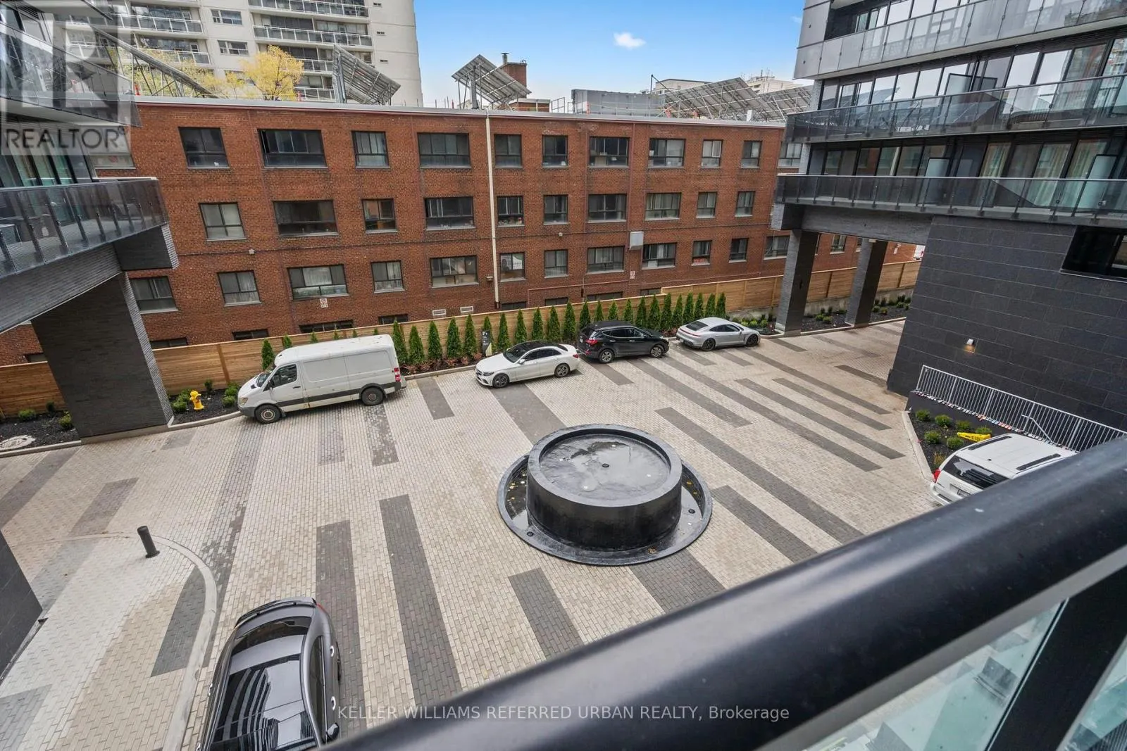 318 - 117 BROADWAY AVENUE