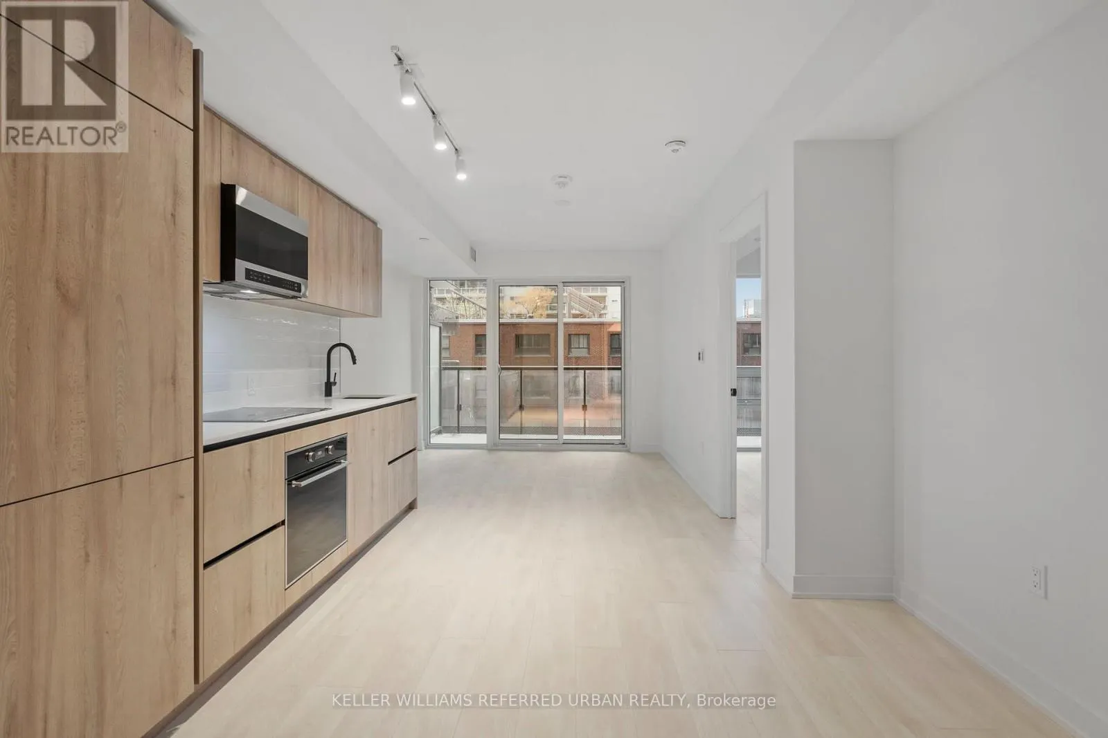 318 - 117 BROADWAY AVENUE