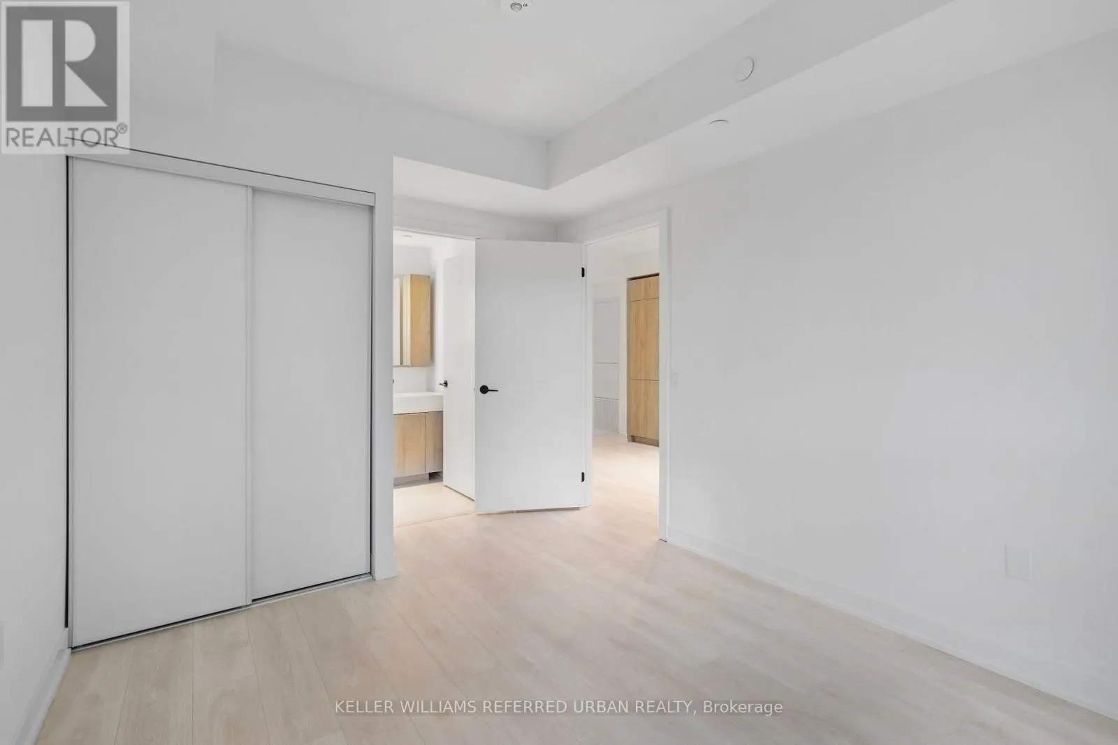318 - 117 BROADWAY AVENUE
