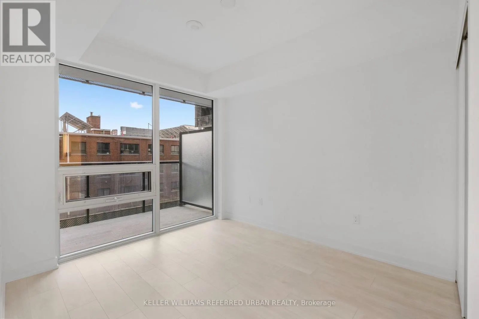 318 - 117 BROADWAY AVENUE