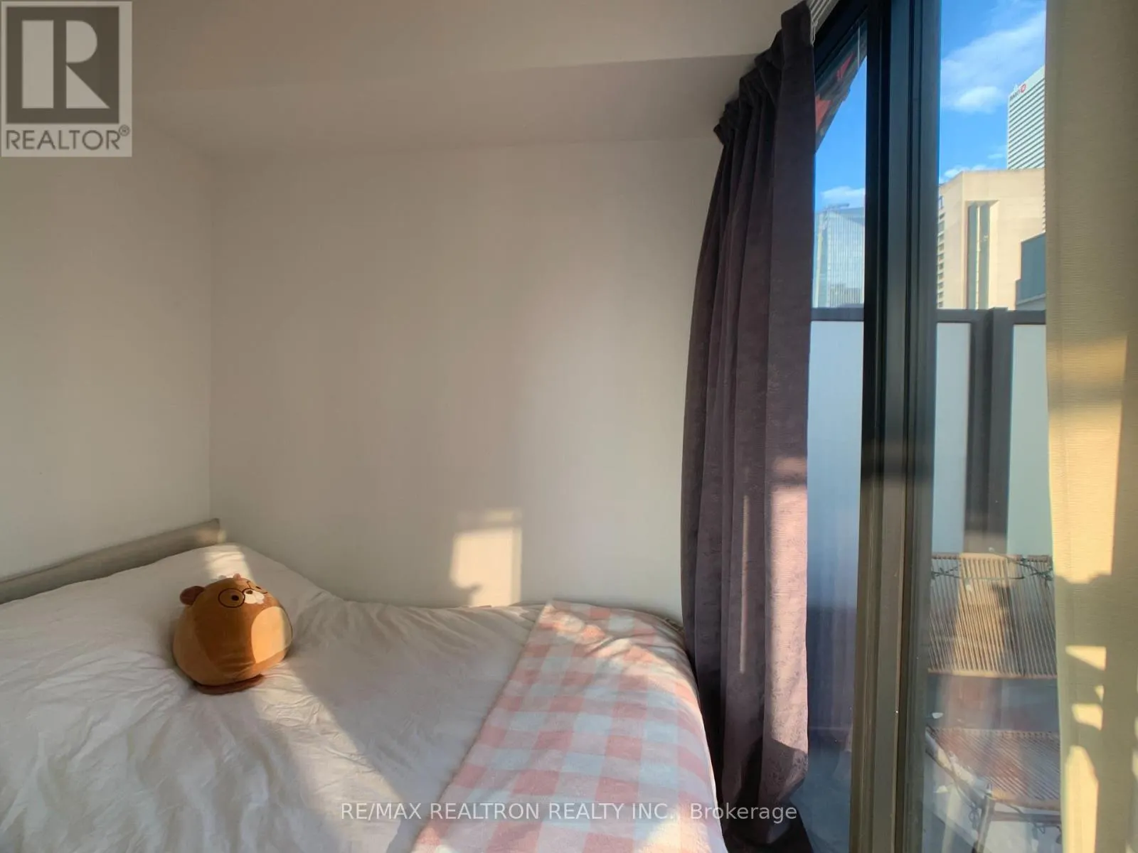 1201 - 215 QUEEN STREET W
