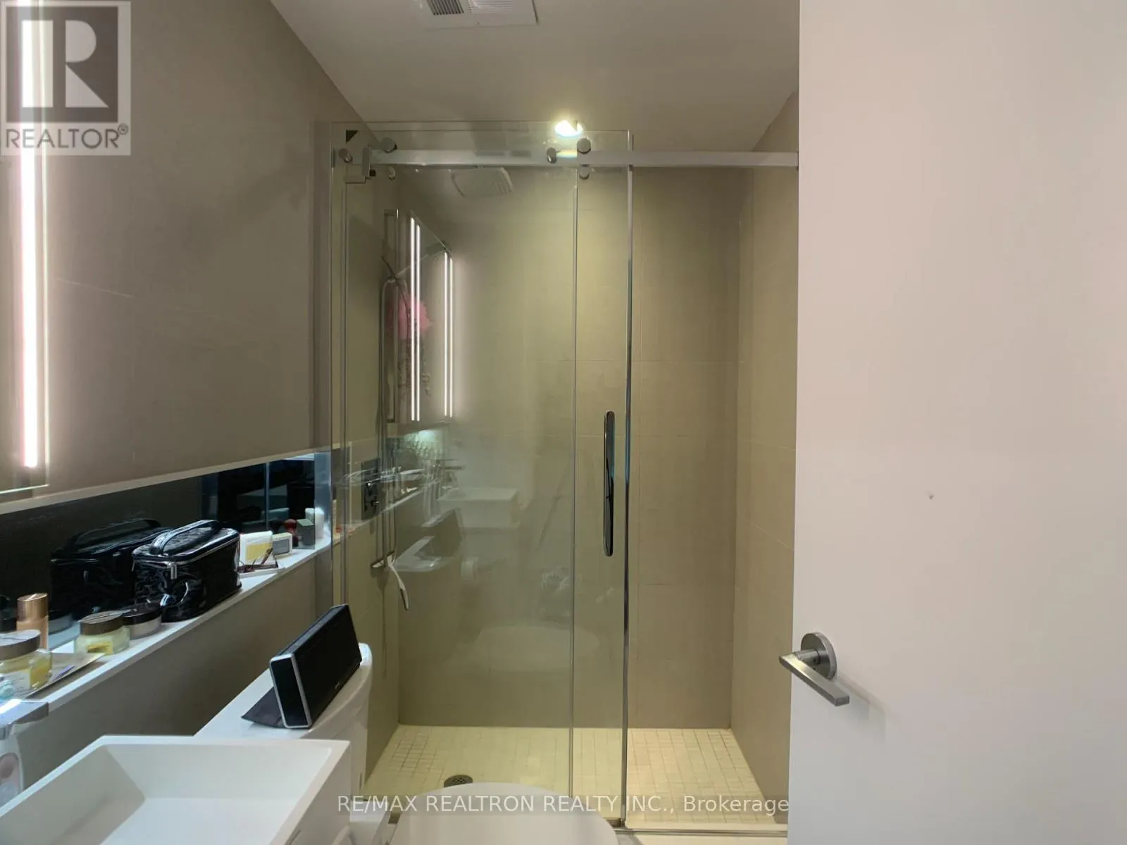 1201 - 215 QUEEN STREET W