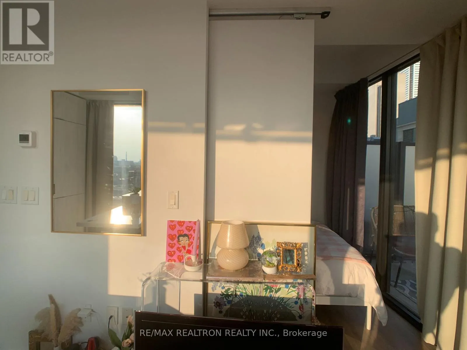 1201 - 215 QUEEN STREET W