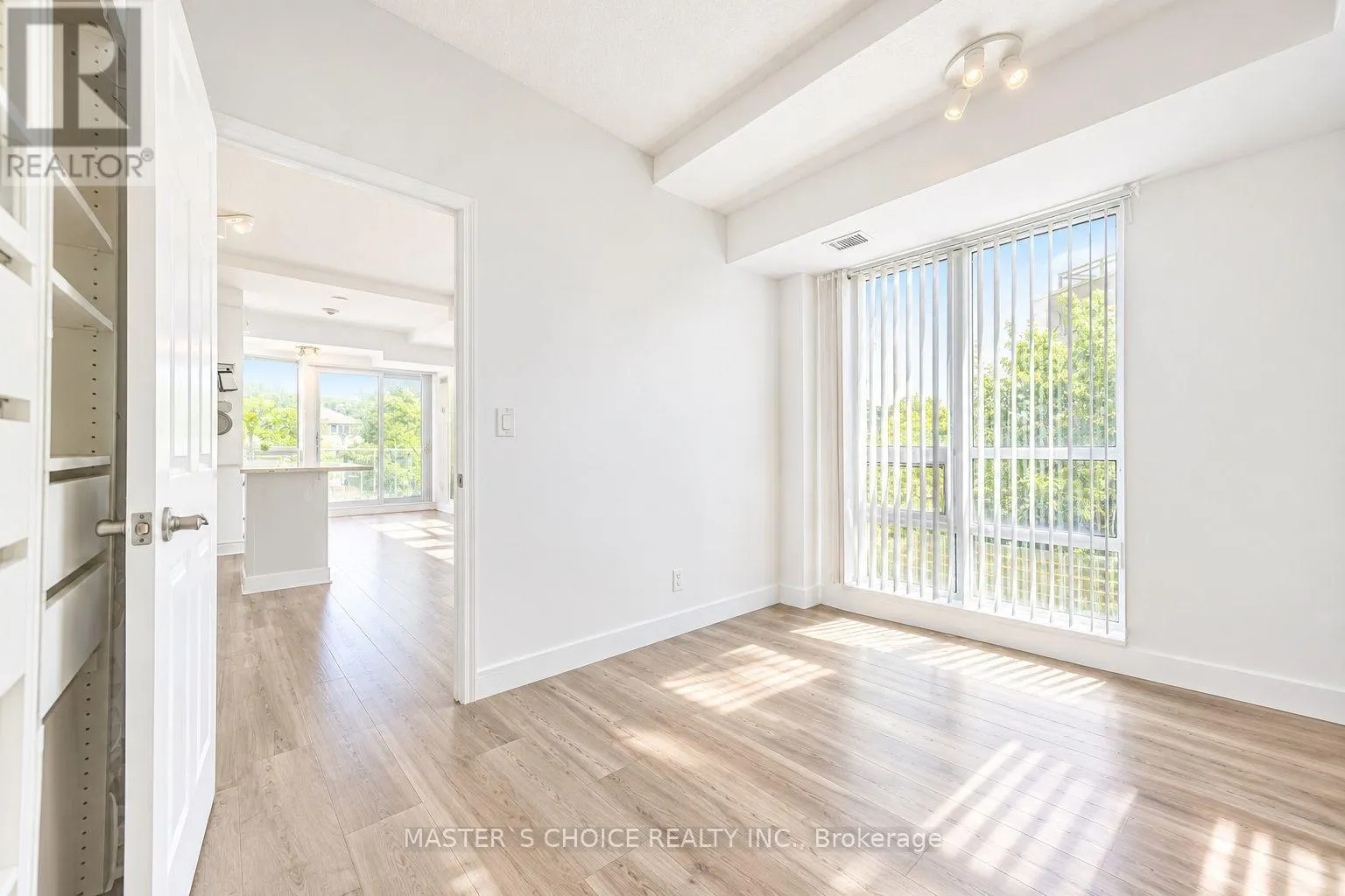 215 - 31 OLIVE AVENUE