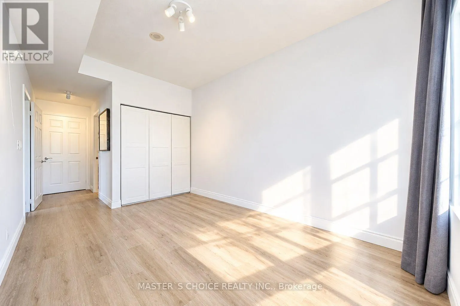 215 - 31 OLIVE AVENUE