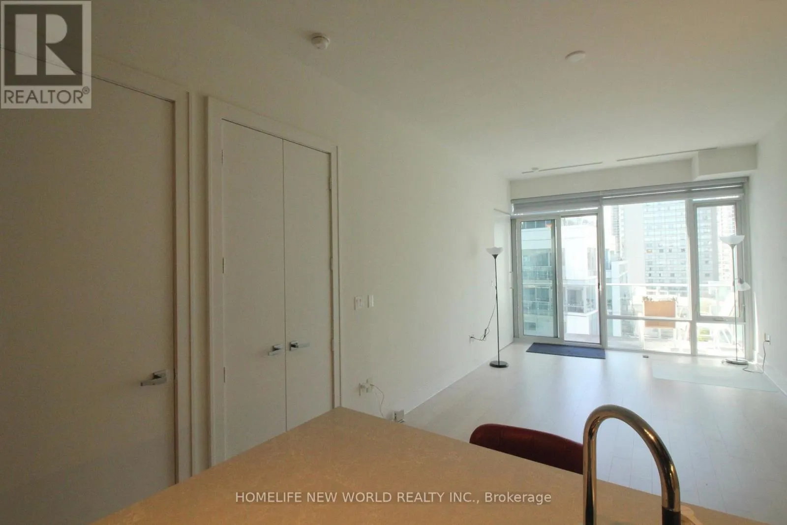 1123 - 29 QUEENS QUAY E