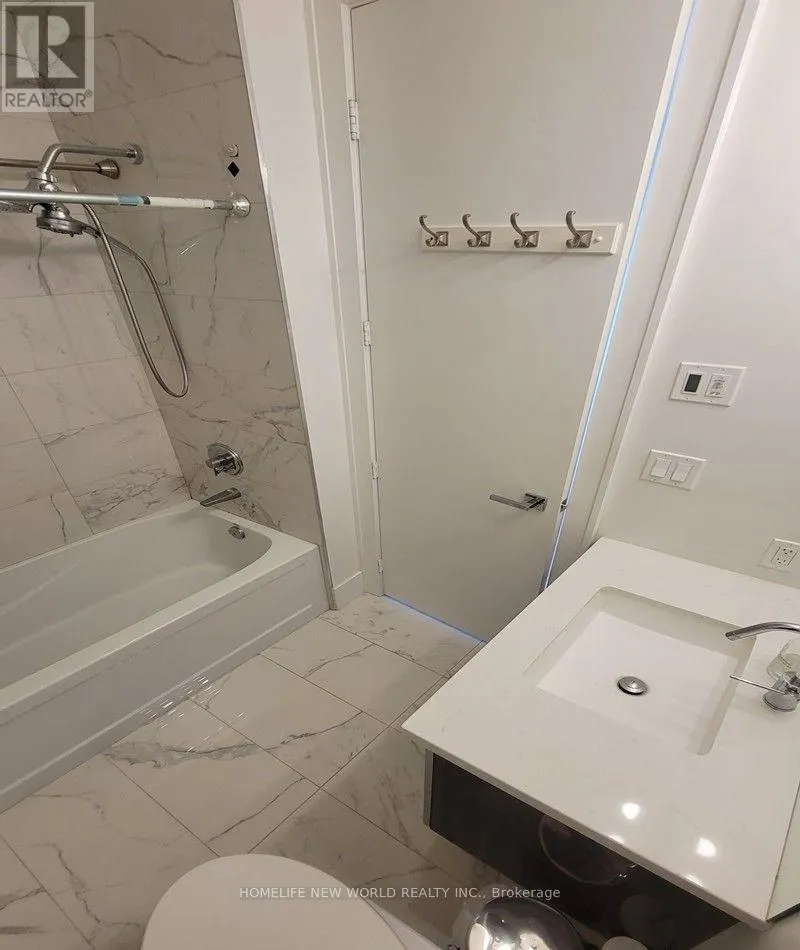 1123 - 29 QUEENS QUAY E