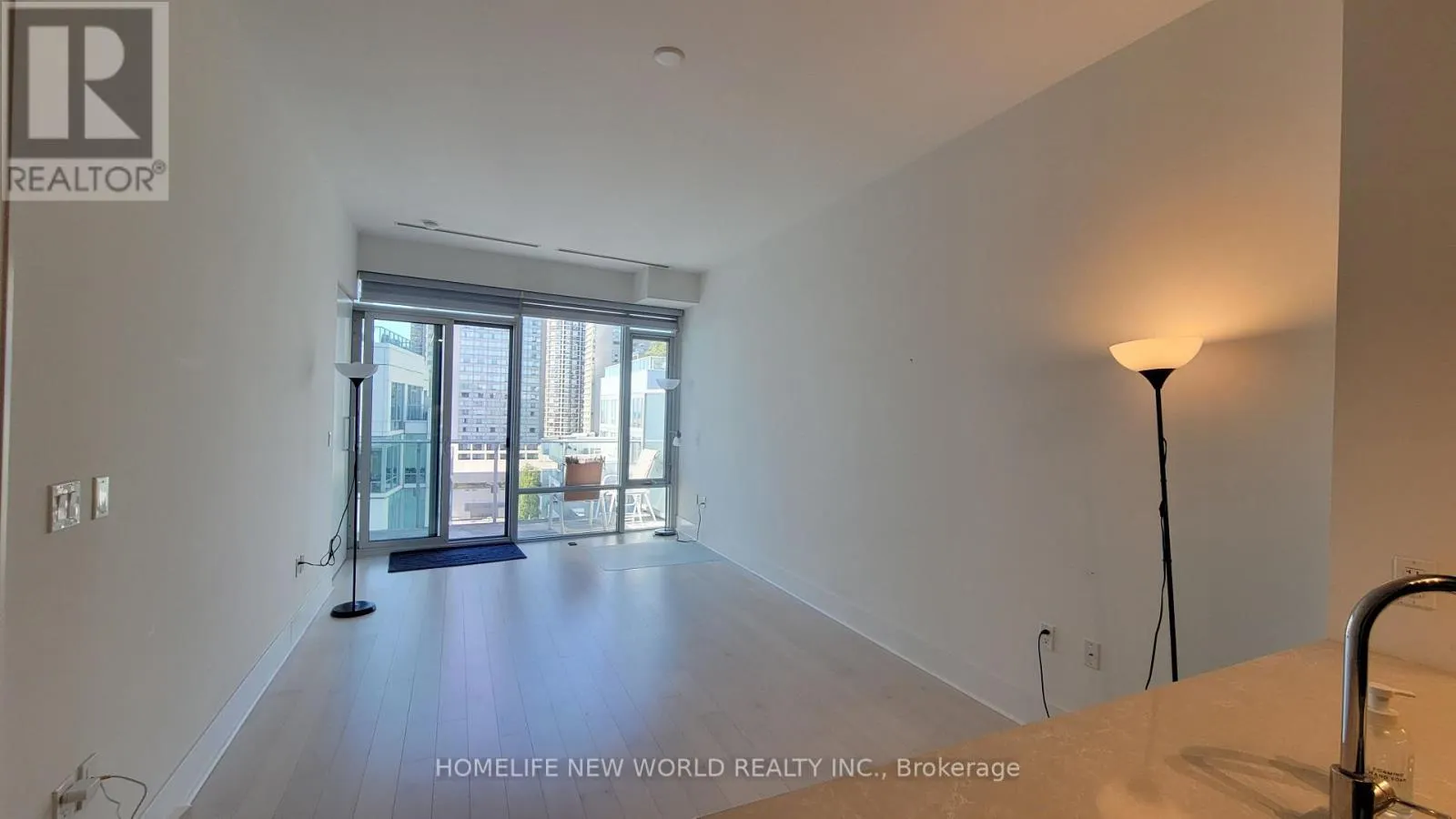 1123 - 29 QUEENS QUAY E